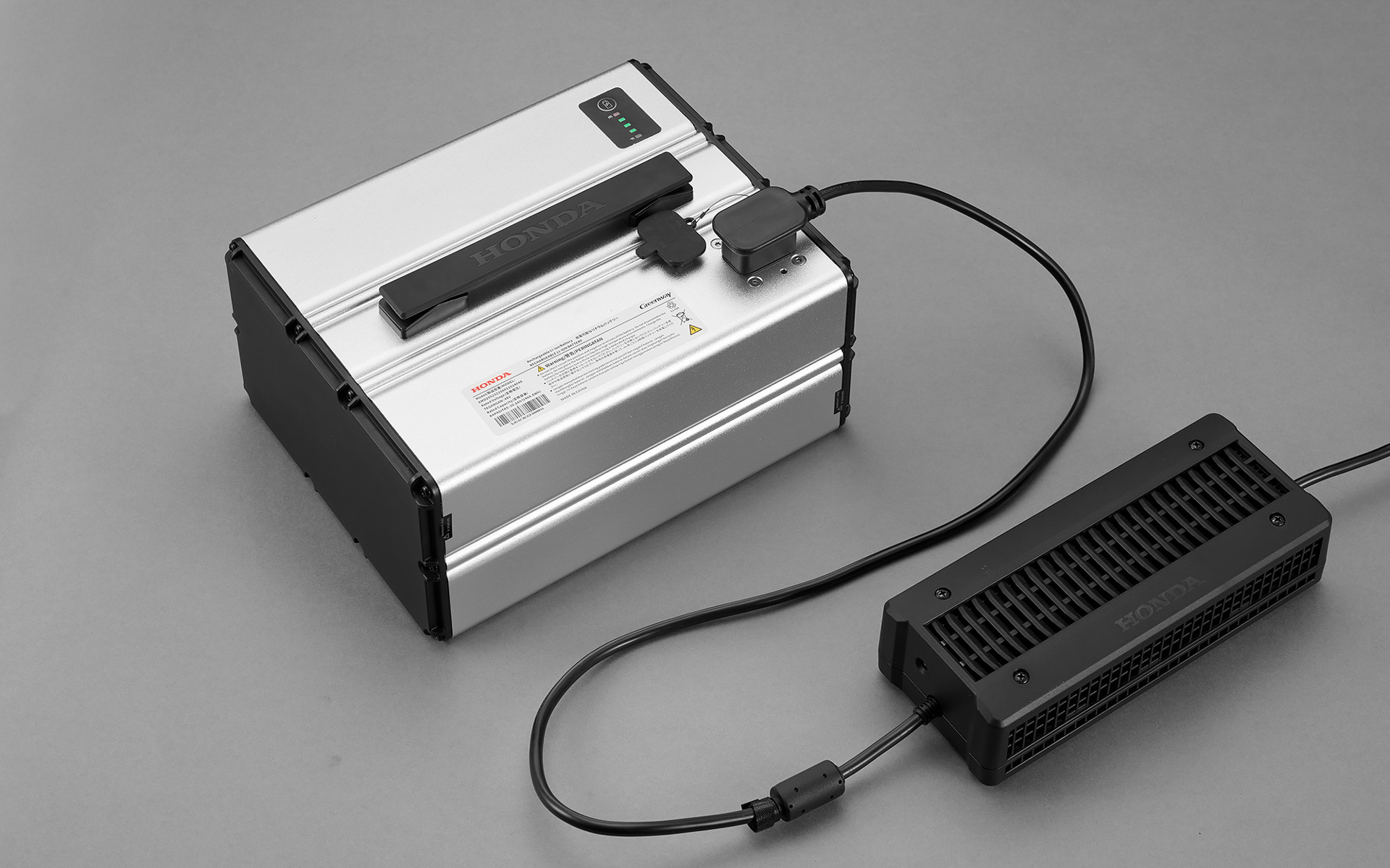 車載状態とバッテリ単体での充電が可能