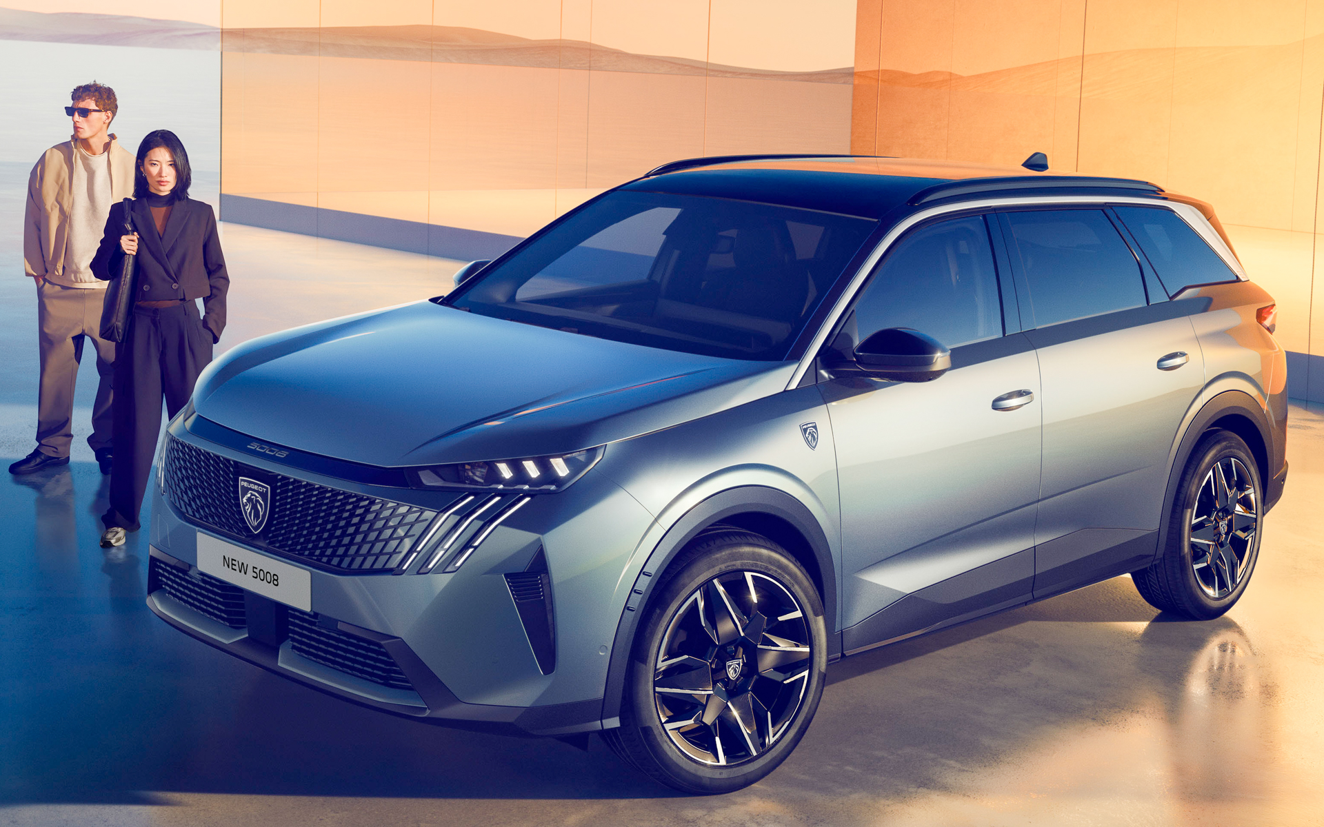 プジョーの新型「5008ハイブリッド」が登場