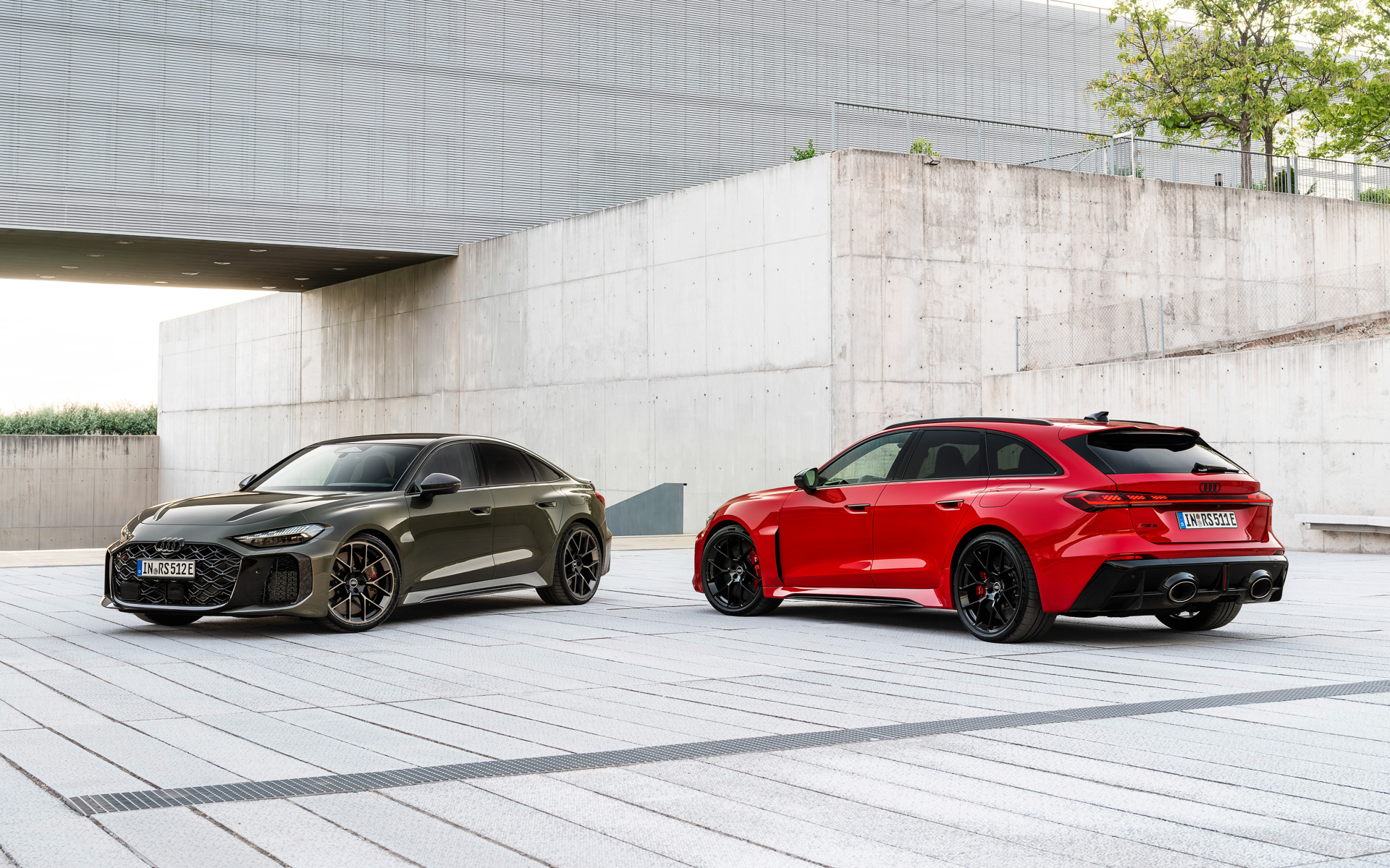 新型「RS 5」のセダンとアバント