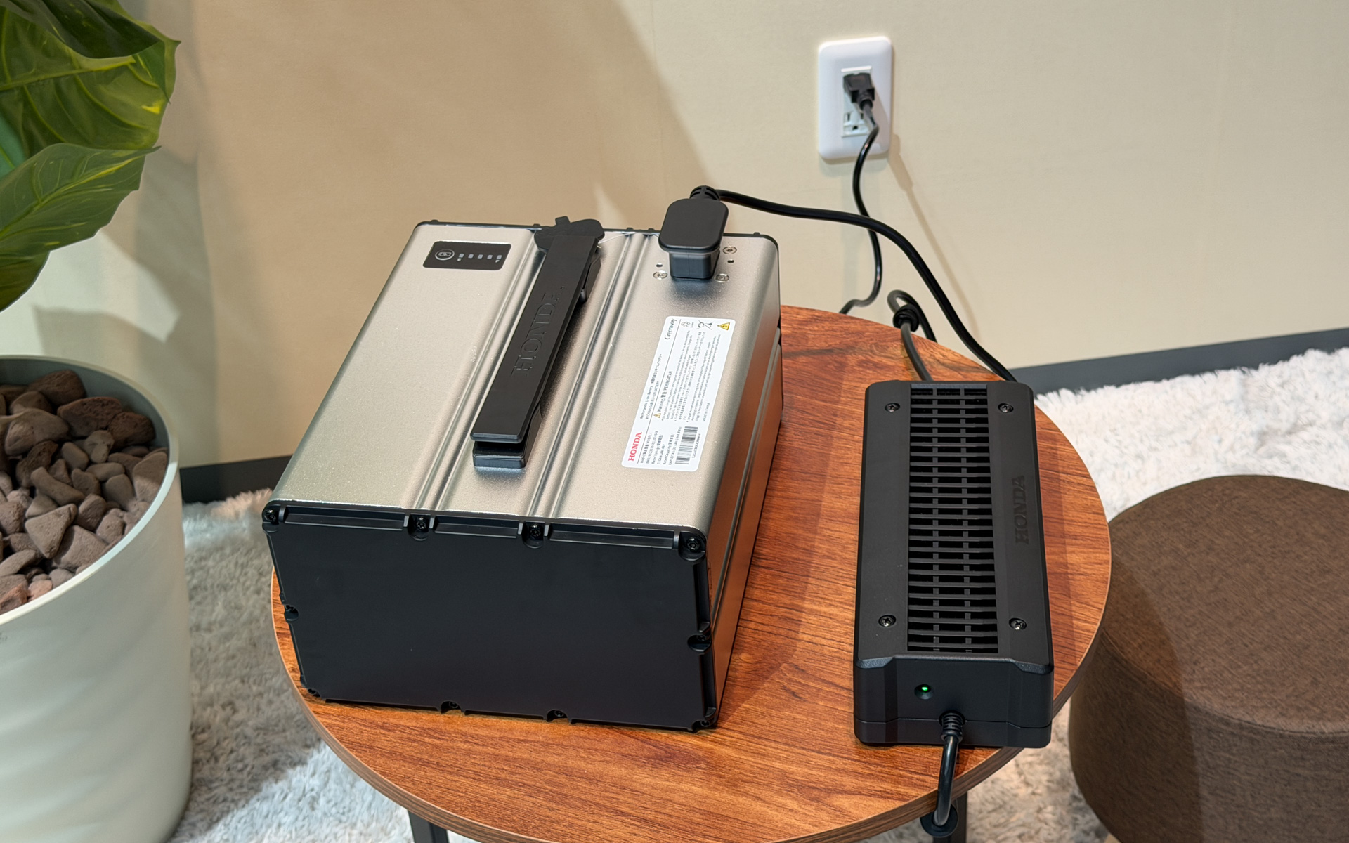 充電環境がない場合は室内で充電できる