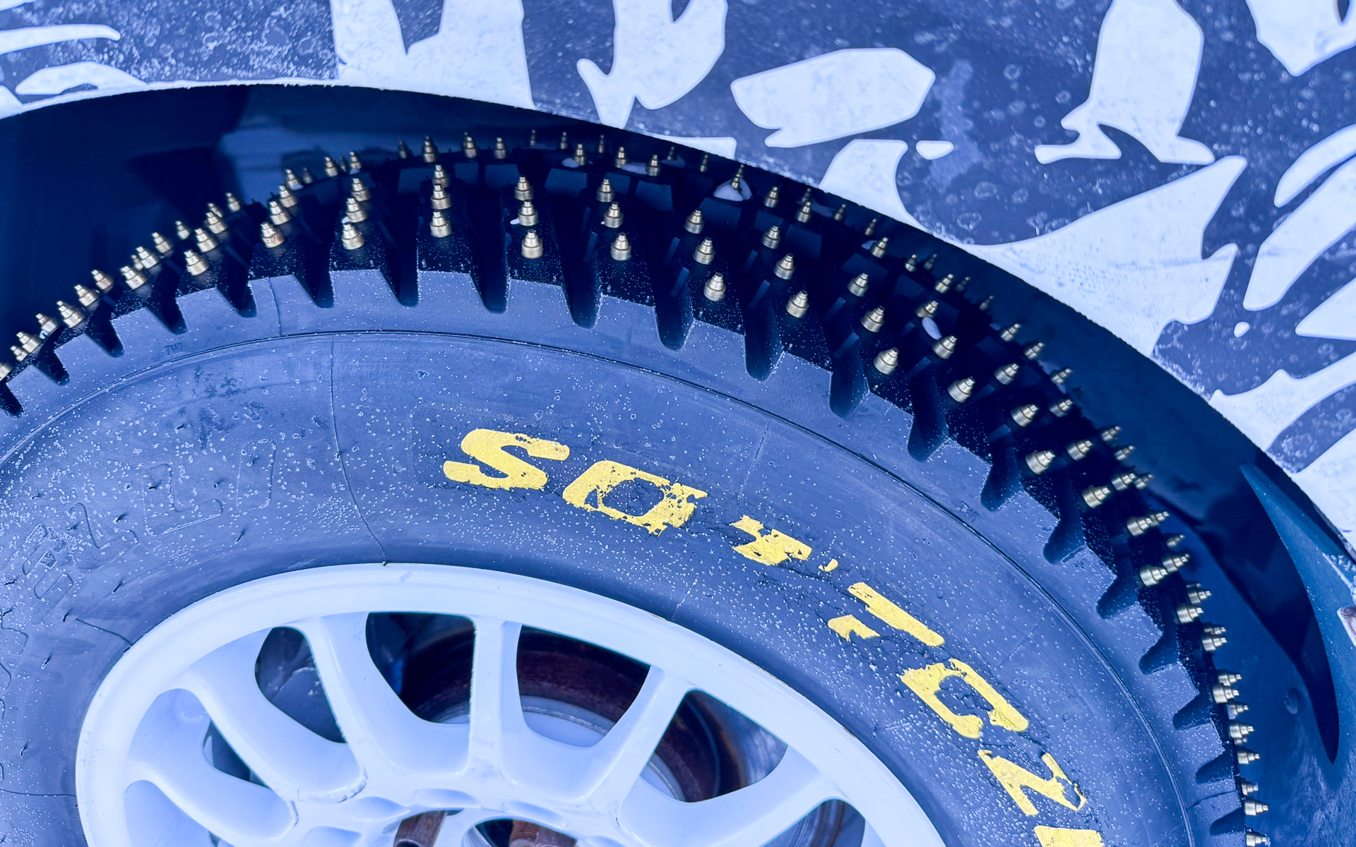 GRカローラが装着していたのはなんとスパイクタイヤ