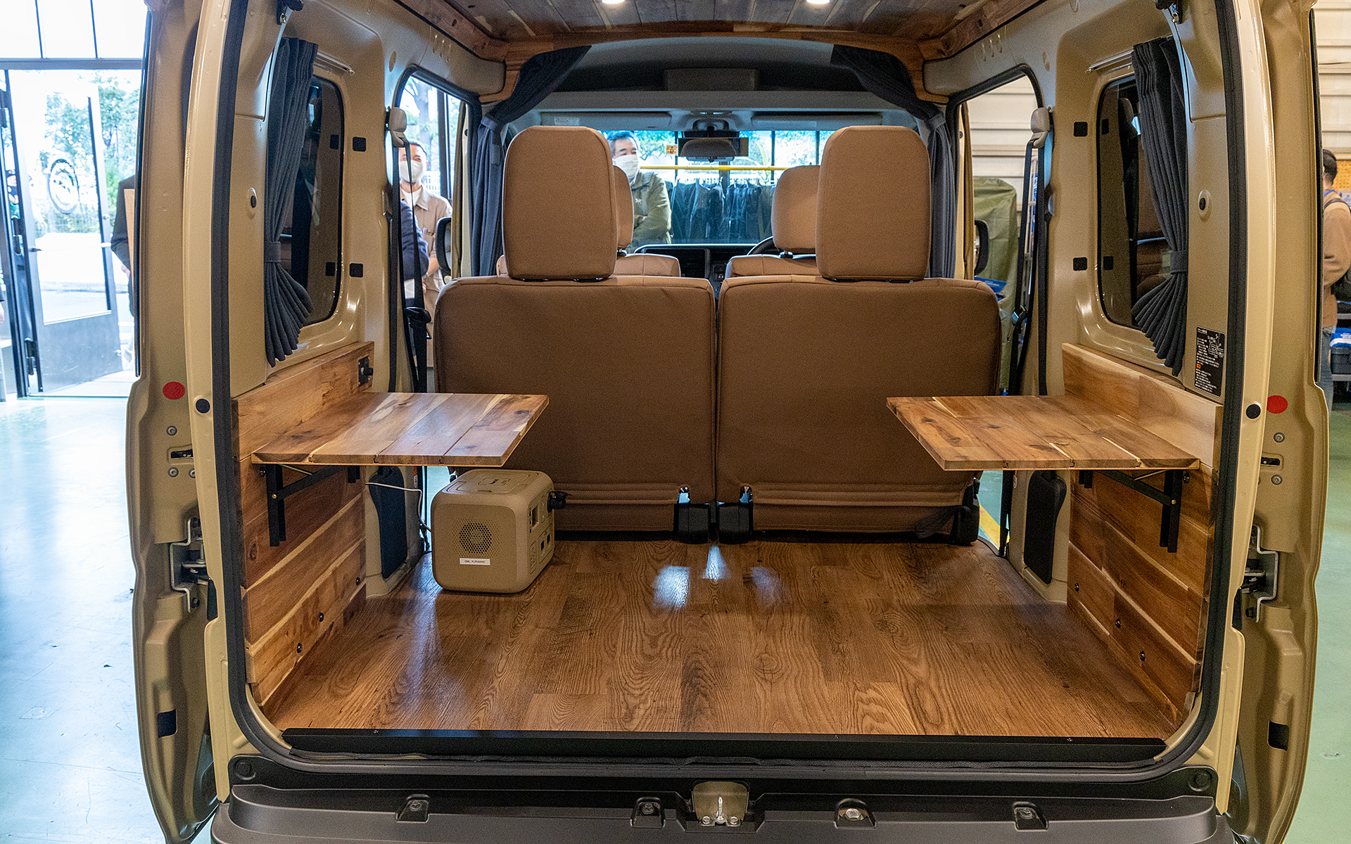 ハイゼットカーゴベースの「S-01」