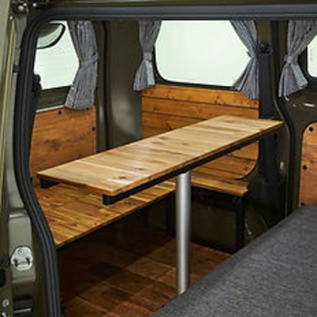 NV200ベースの「C-01」