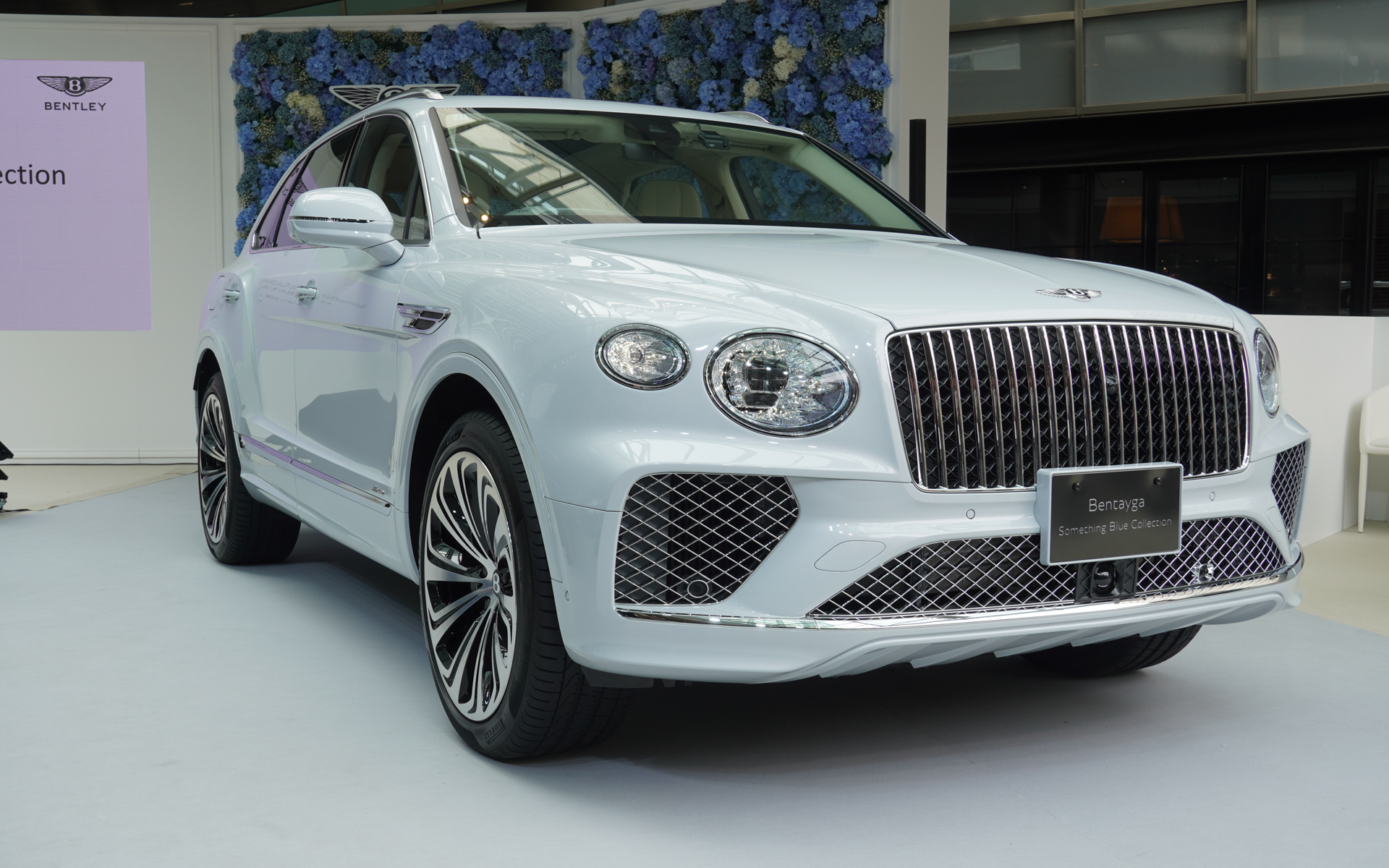 ベンテイガ サムシングブルー コレクションの外観