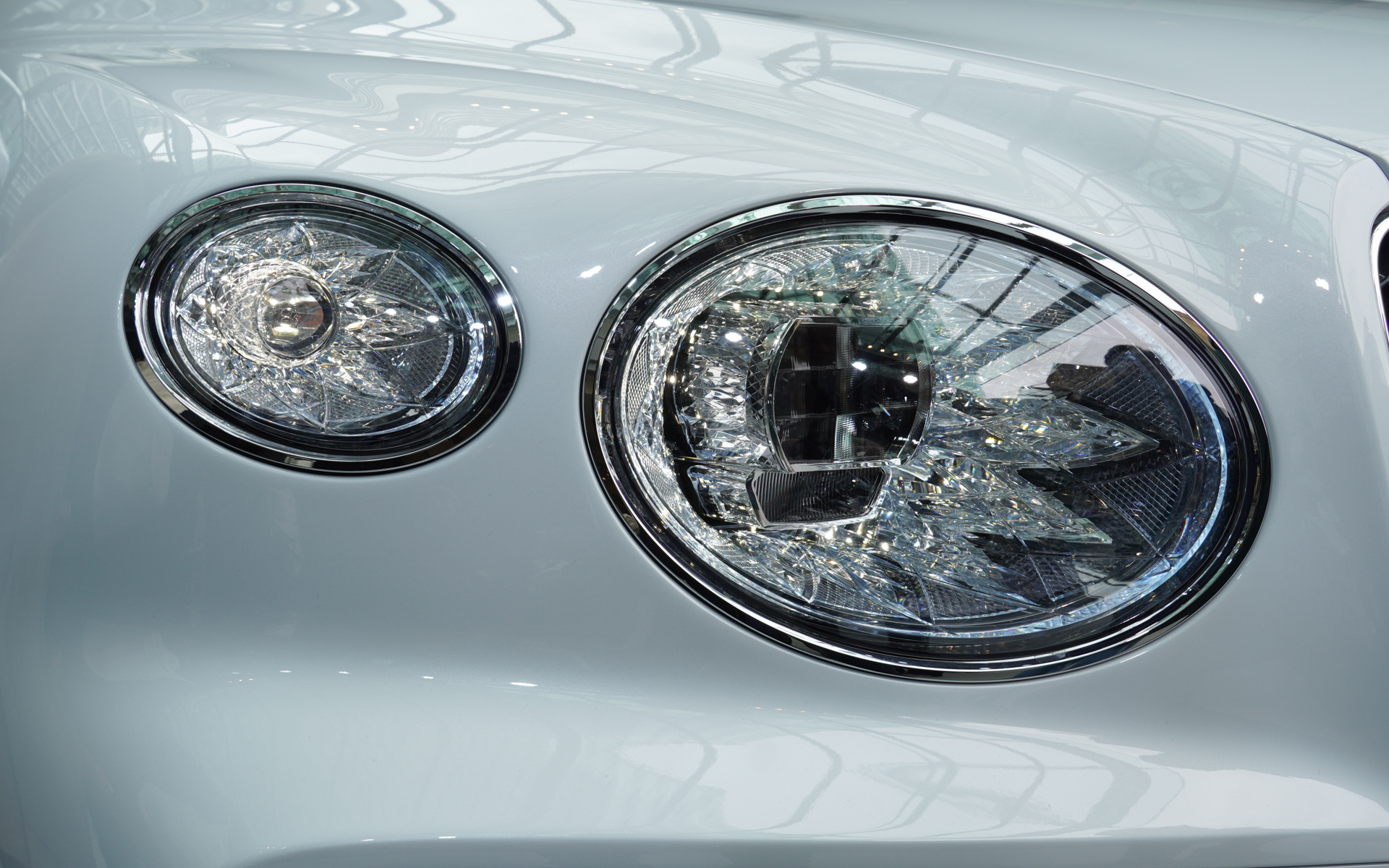 ベンテイガ サムシングブルー コレクションの外観