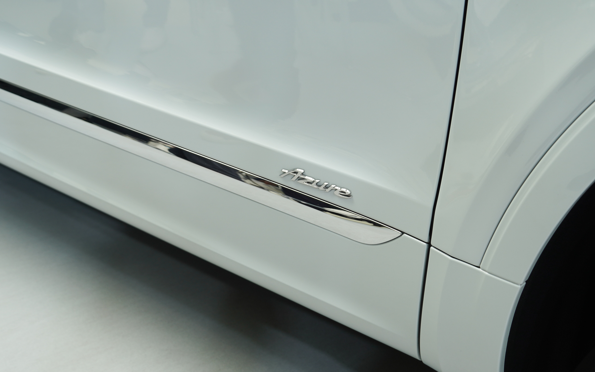 ベンテイガ サムシングブルー コレクションの外観