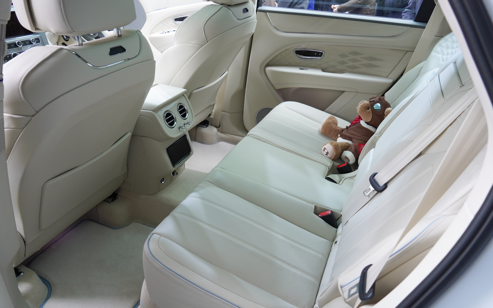 ベンテイガ サムシングブルー コレクションの内装