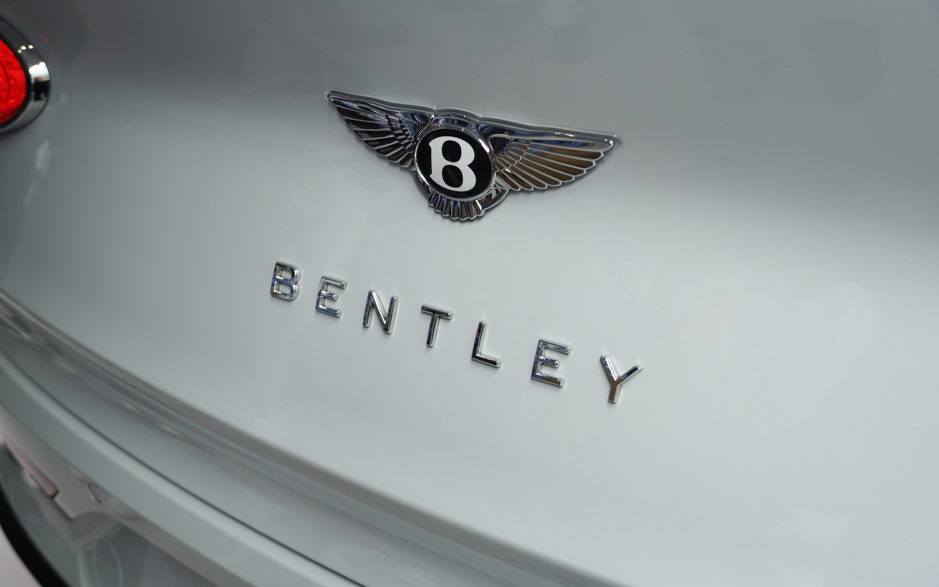 ベンテイガ サムシングブルー コレクションの外観