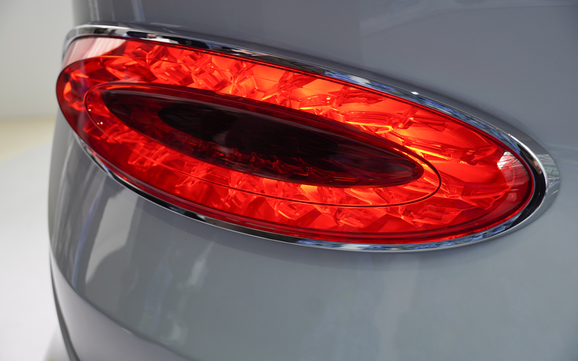 ベンテイガ サムシングブルー コレクションの外観