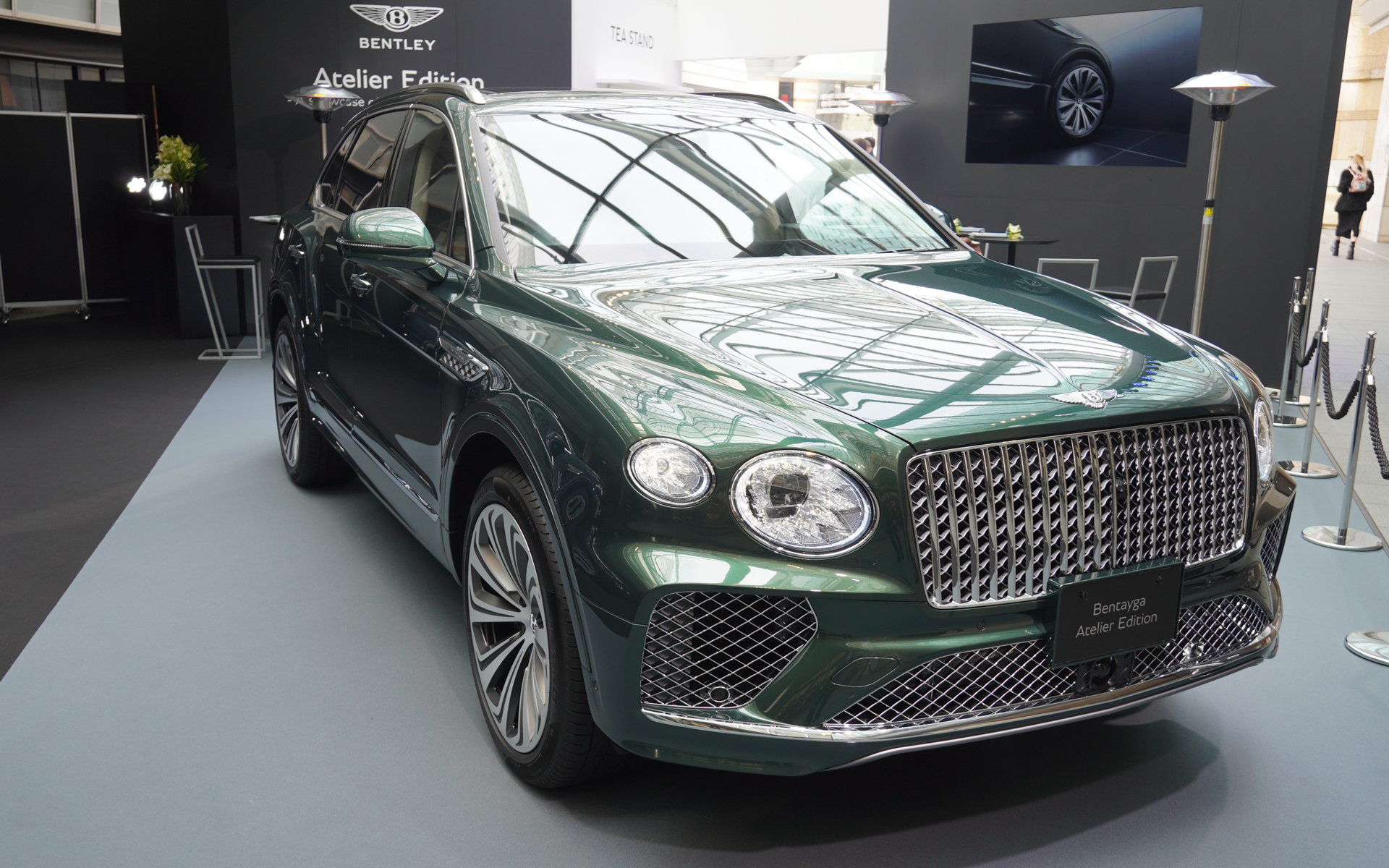 ベンテイガ アトリエ エディション。こちらのカラーはライトエメラルド