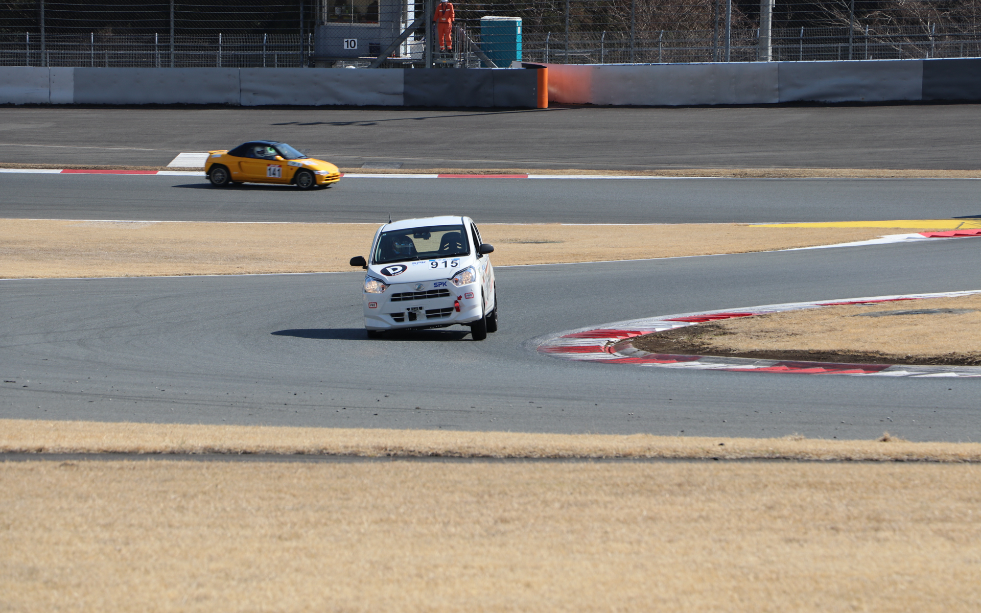 915号車はタイヤのグリップ力が高い分、さらにロール量も大きくなってしまったという