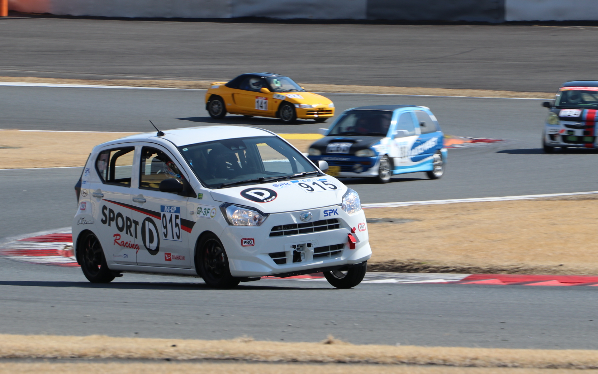 915号車はタイヤのグリップ力が高い分、さらにロール量も大きくなってしまったという