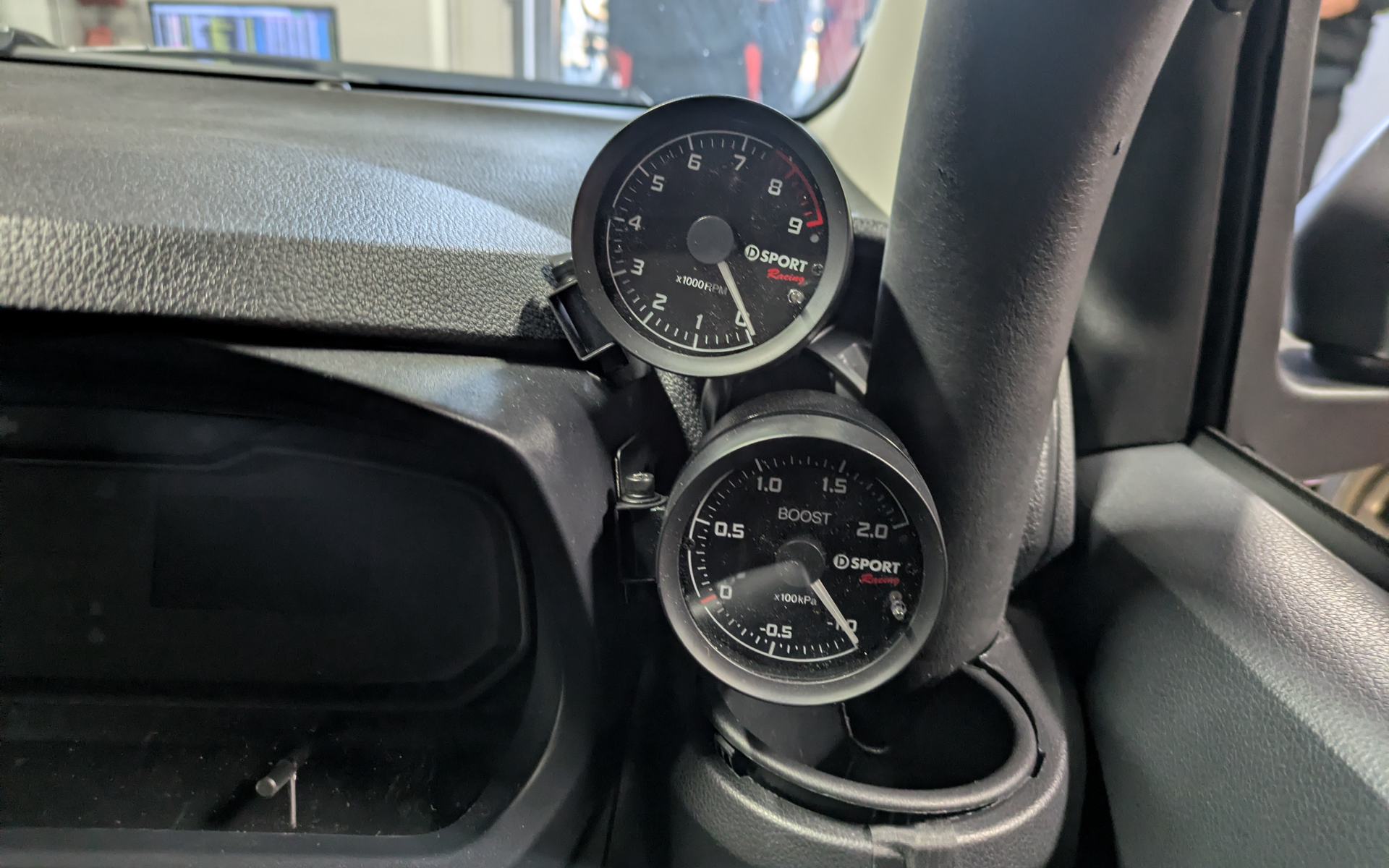 タコメーターとブースト計を追加で装着