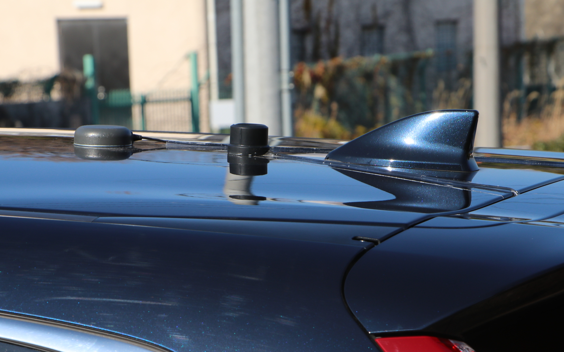 ルーフの上にも追加のセンサーを搭載していた