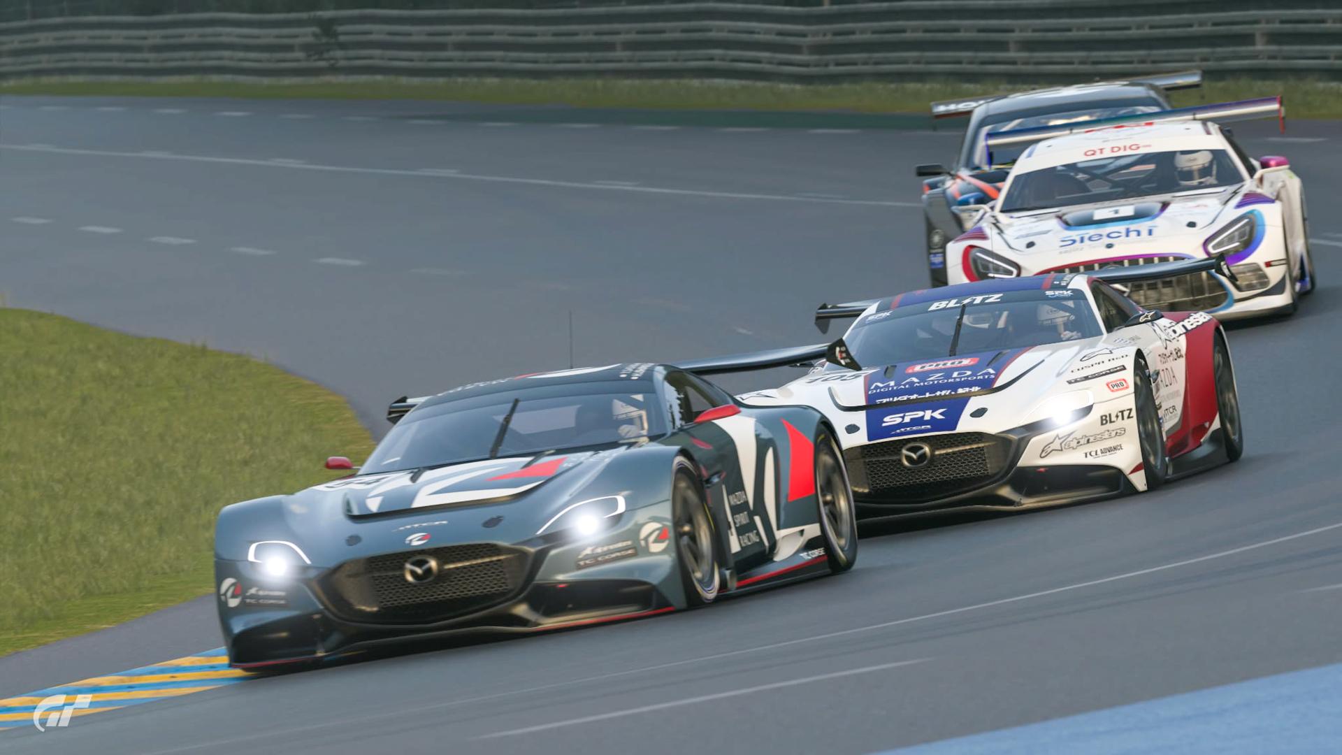 東京オートサロン2026で「JEGT GRAND PRIX 2025」のシリーズ最終戦が行なわれた