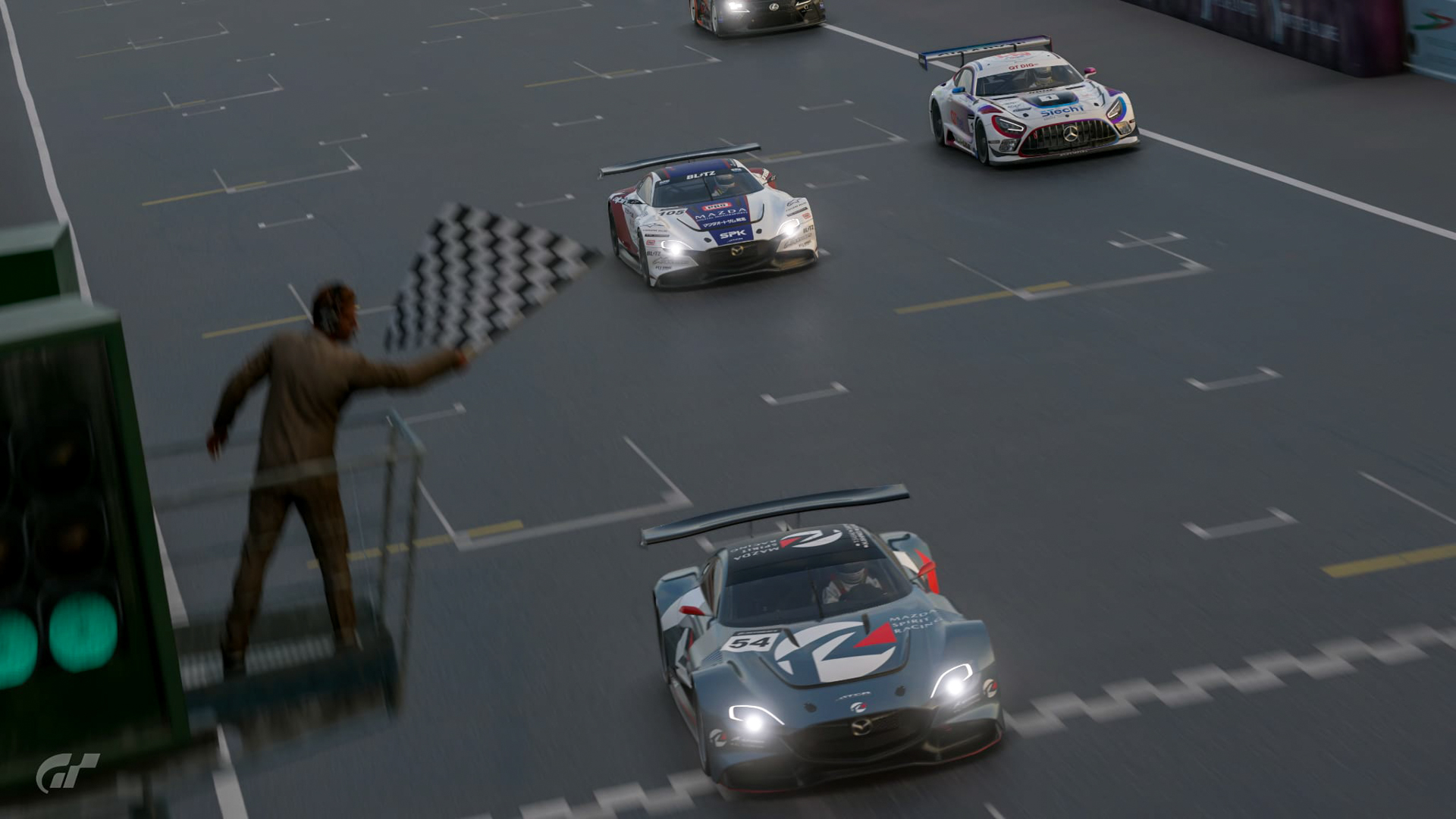 シリーズ最終戦にふさわしい見応えのあるレースが展開された。（C）2017 Sony Interactive Entertainment Inc. Developed by Polyphony Digital Inc.“Gran Turismo” logos are registered trademarks or trademarks of Sony Interactive Entertainment Inc.