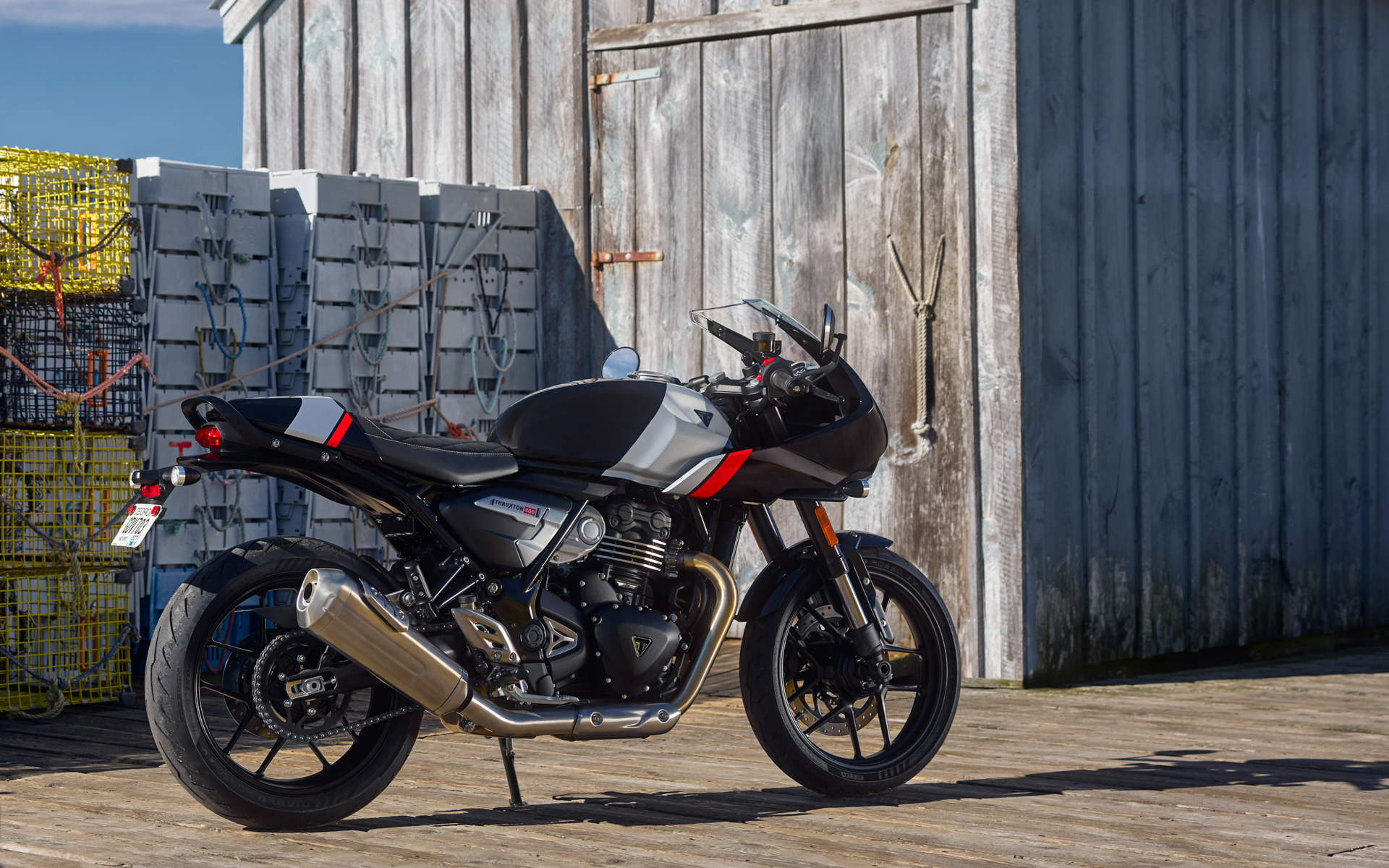 Thruxton 400