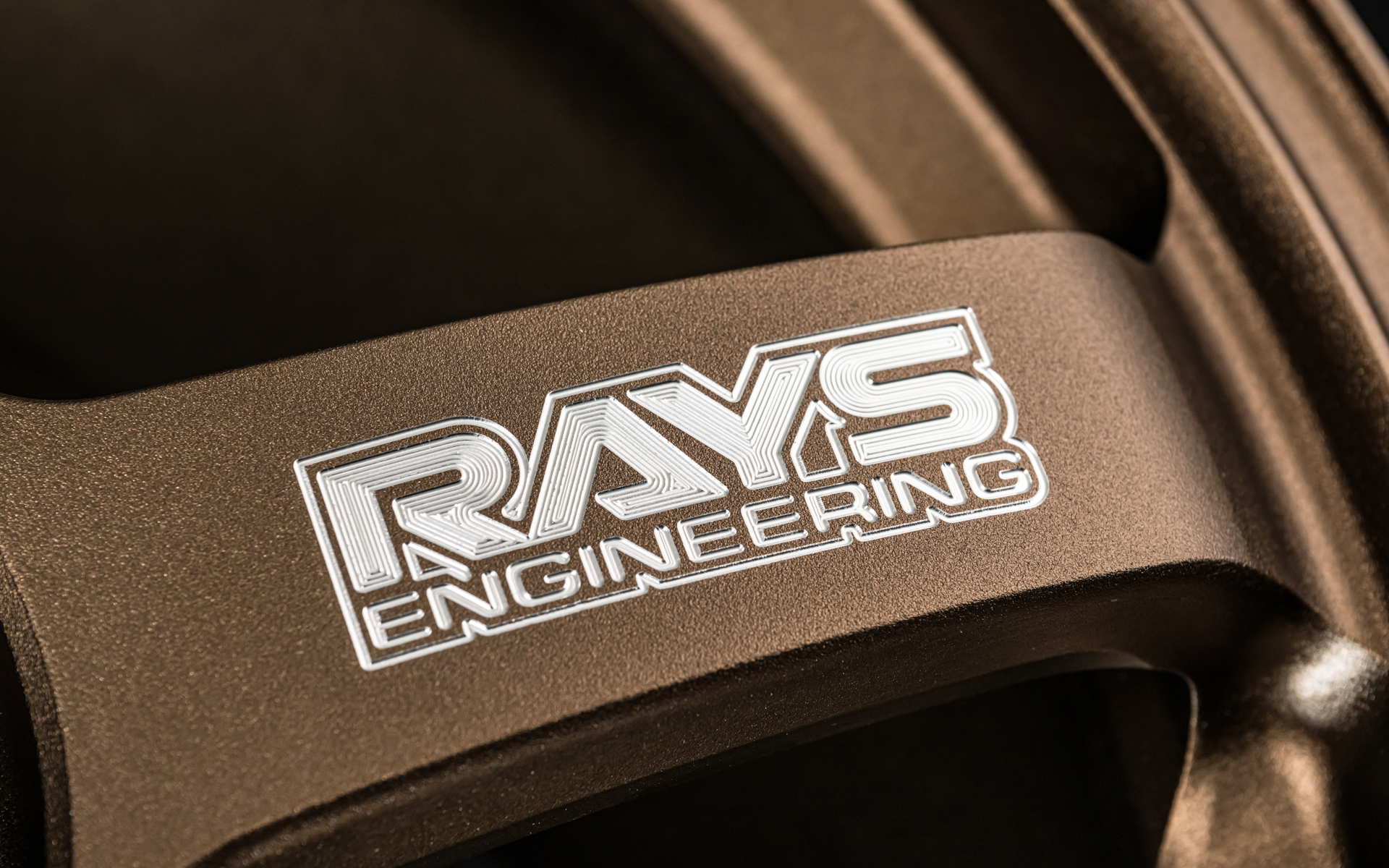 レイズの特許技術「A.M.T.」による切削ロゴ