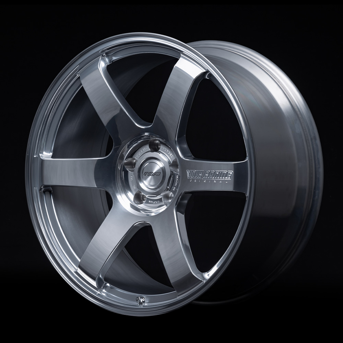 2025年には初の23インチモデルに新たな表面処理技術「A.S.T.（Advanced Surface Technology）」を駆使して“バフ”と“ブラッシュド”を施したプレミアムモデル「TE37GC」を投入