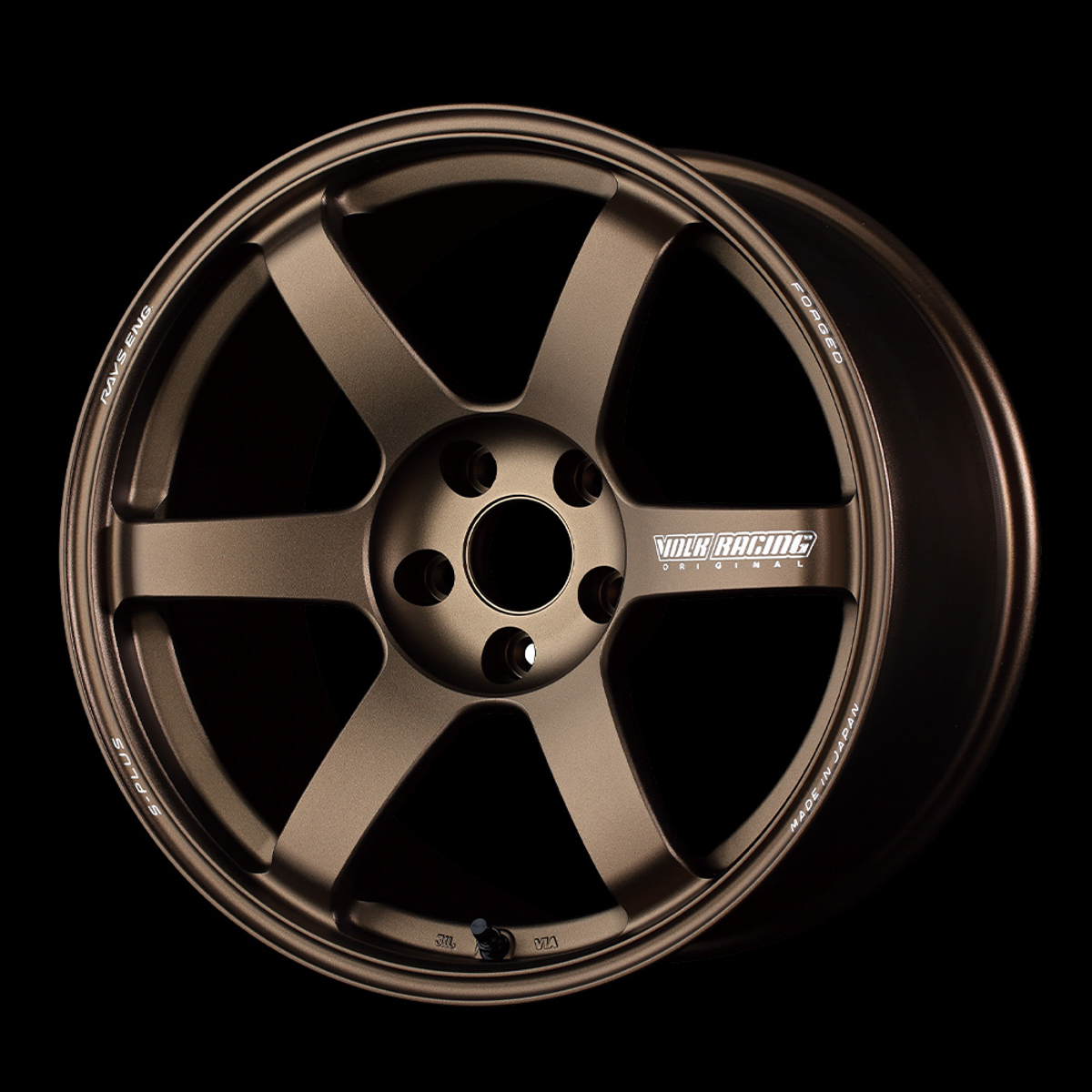 2021年にはTE37シリーズの強度設計基準を見直してさらに高めたアップデートモデル「TE37 SAGA S-plus」を投入