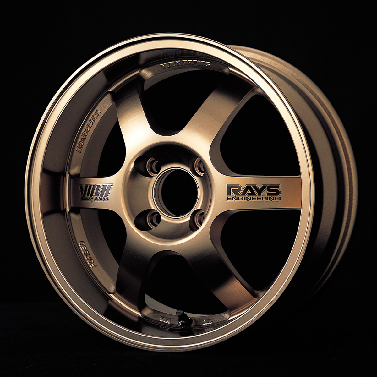 2004年にはコンパクトカー向けに深リムとカップ形状を融合した「TE37CUP」が登場。また、レイズ独自の強度基準JWL＋Rを設定