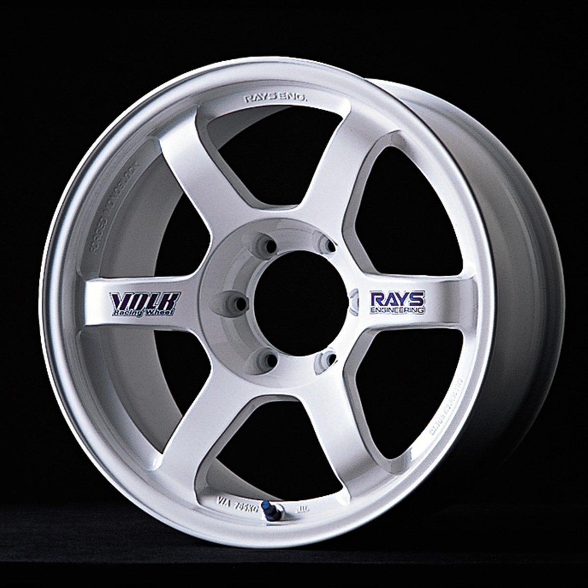 2001年には4WD車や輸入車へ対応すべくP.C.D.の大きな「TE37 Large P.C.D.」を追加