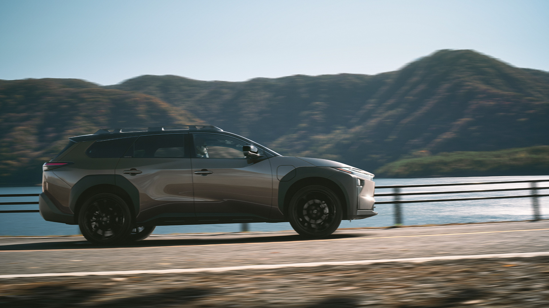 Z（4WD）（クリスタルブラックシリカ×ブリリアントブロンズメタリック）＜オプション装着車＞