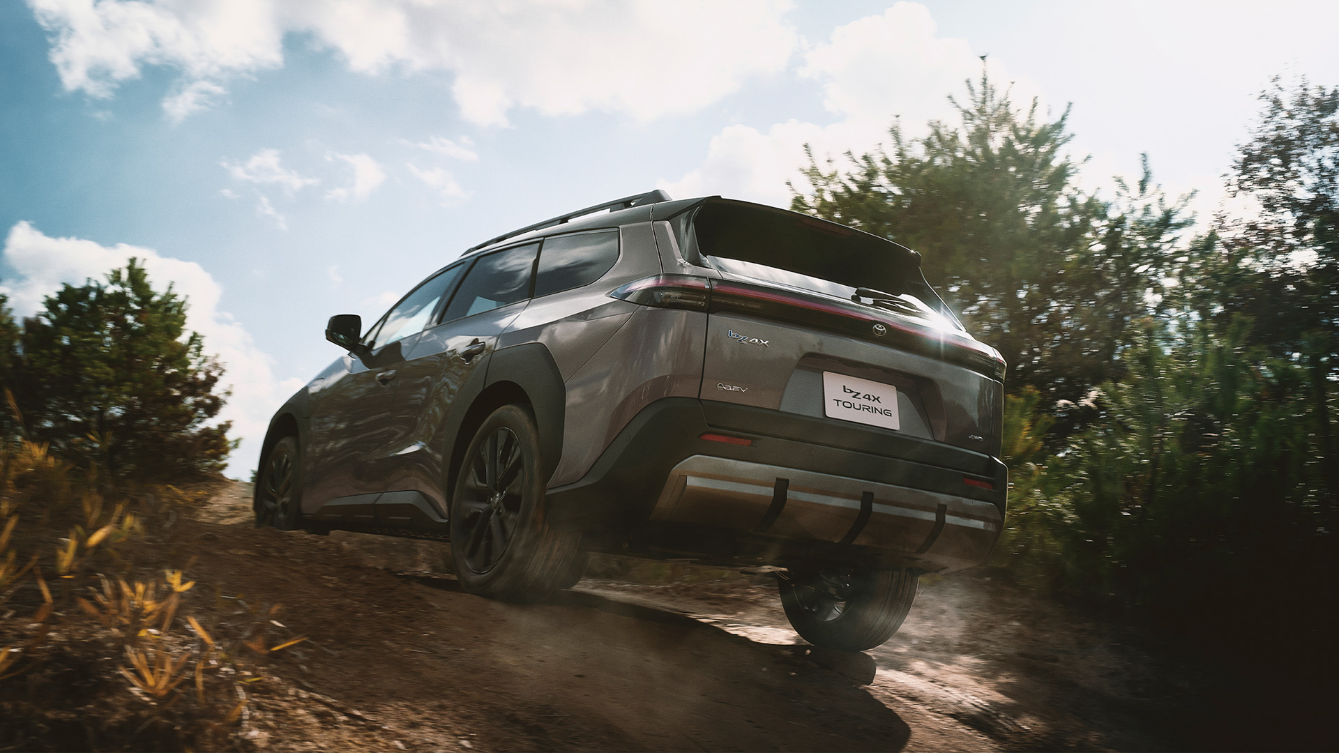 Z（4WD）（クリスタルブラックシリカ×ブリリアントブロンズメタリック）＜オプション装着車＞