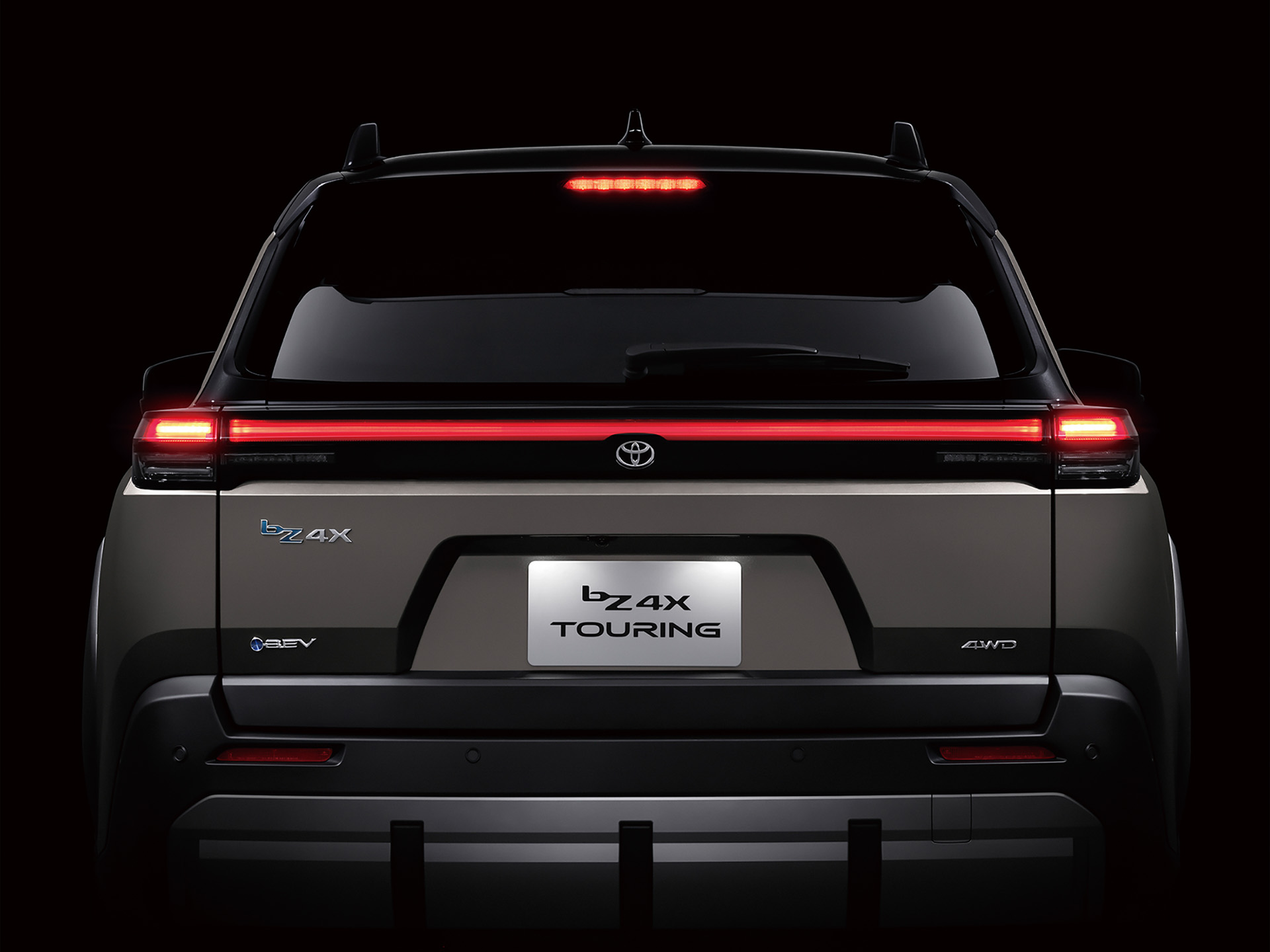 LEDリヤコンビネーションランプ（テール・ストップ・バックアップ・ターン）LEDリヤフォグランプ（リヤランプ内蔵・右側のみ）