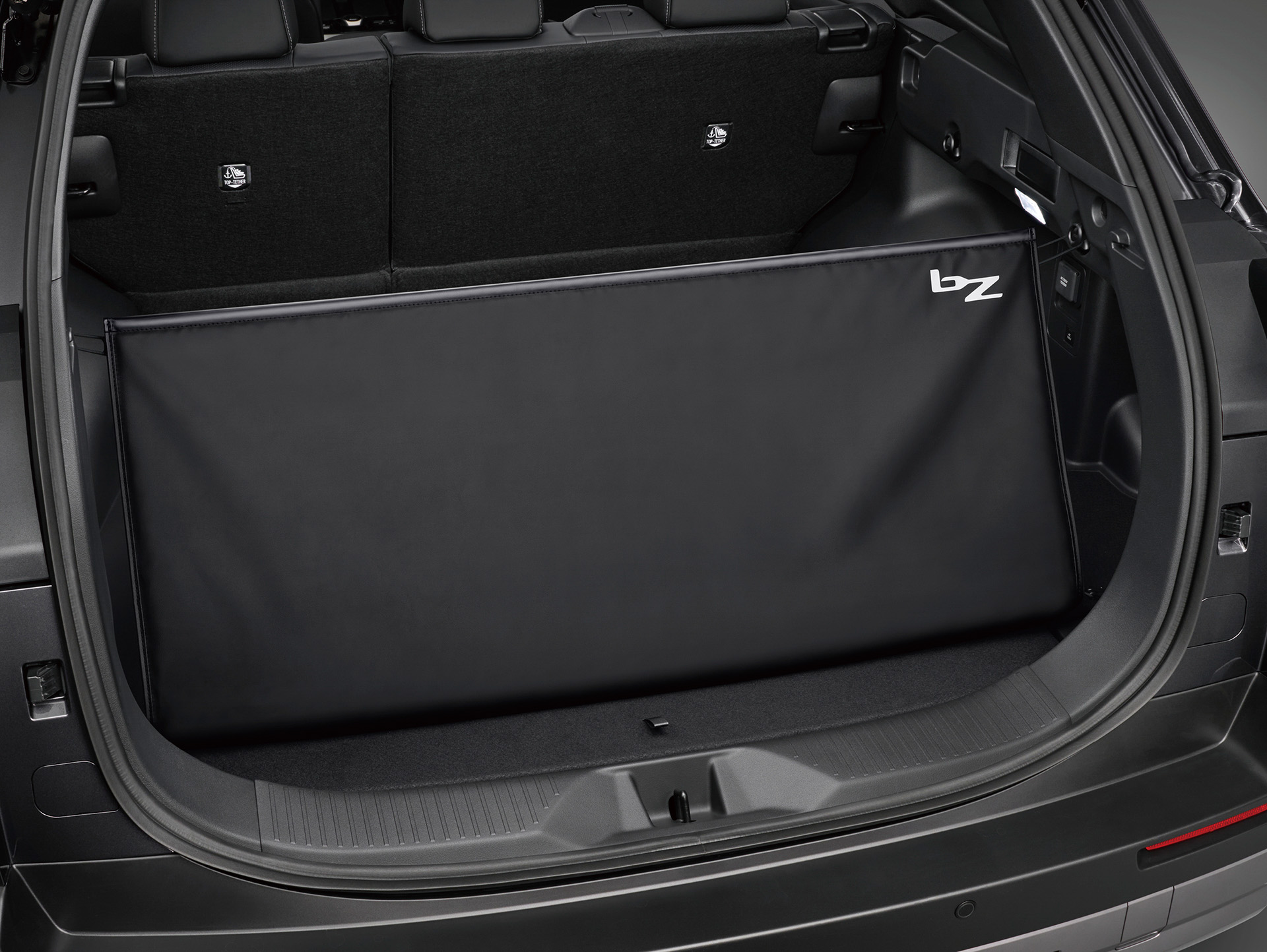 販売店装着オプション：バックドアオープニングガード