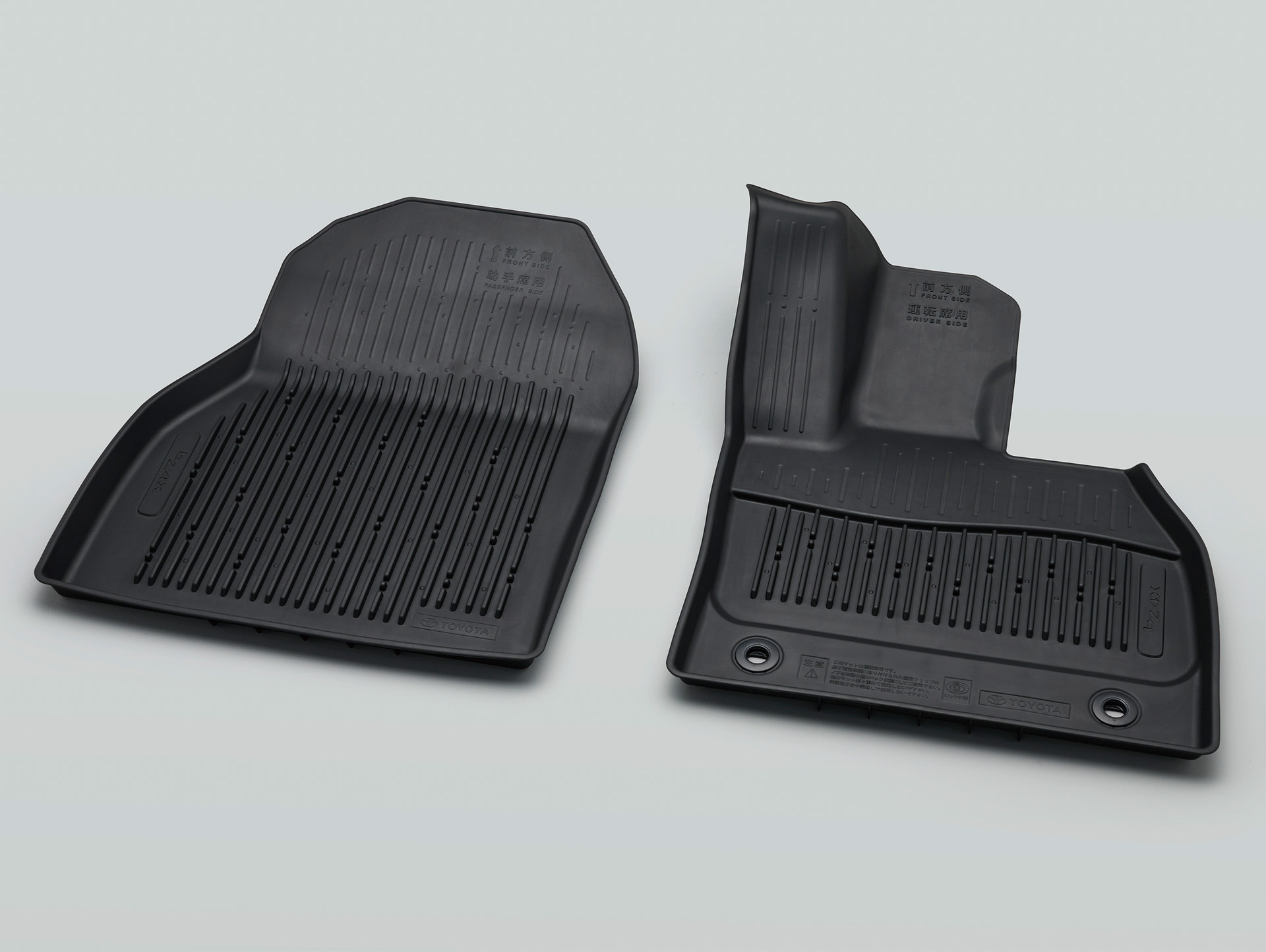 販売店装着オプション：スノー・レジャー用フロアマット（縁高タイプ/運転席・助手席）