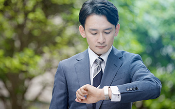 仕事が忙しくて、展示場に中古車を見に行く時間が取れない人も多いだろう。だけど中古車は1点ものなので、タイミングを逃すと売約済みになってしまうこともある