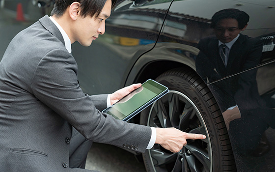 オンライン相談サービスでは、ビデオ通話で希望する中古車の状態をチェックすることもできる