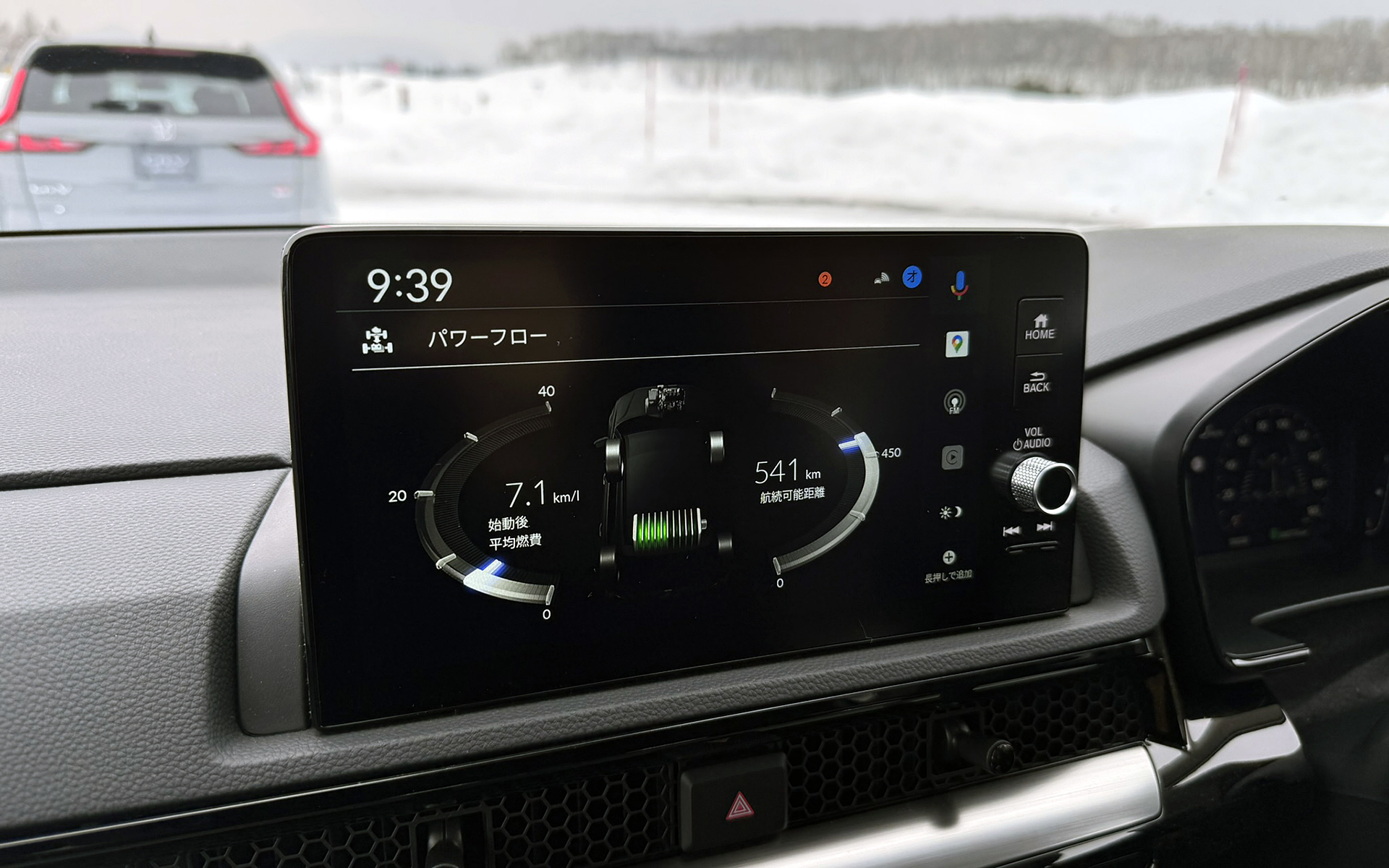 インテリアではGoogleアシスタント、Googleマップ、Google Playに対応する「9インチ Honda CONNECT ディスプレー」を搭載。BLACK EDITIONではHonda SENSING 360、ヘッドアップディスプレイ、電動パノラミックサンルーフ、運転席＆助手席シートベンチレーションなどが専用装備される。走行モードはSPORT/NORMAL/ECON/SNOW/INDIVIDUALの5モード設定