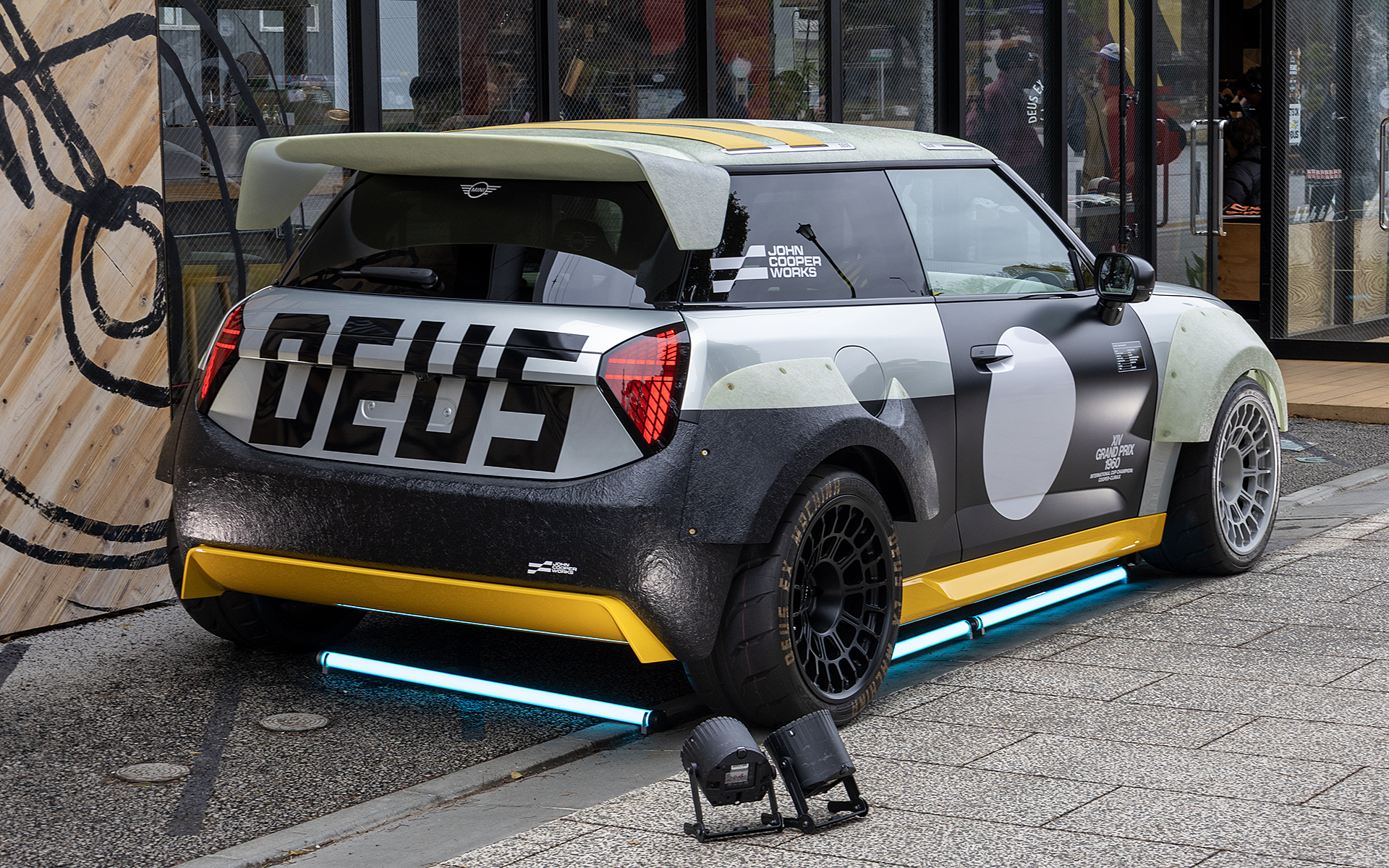 「デウス・エクス・マキナ」とのコラボレーションモデルの「ザ・スケッグ」