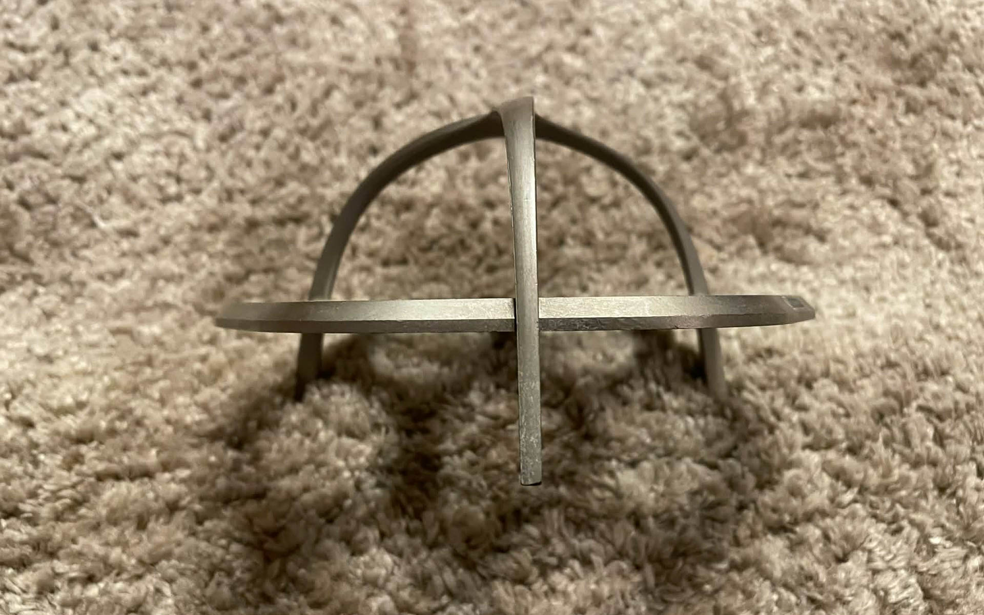 真横から見る。丹念な造形