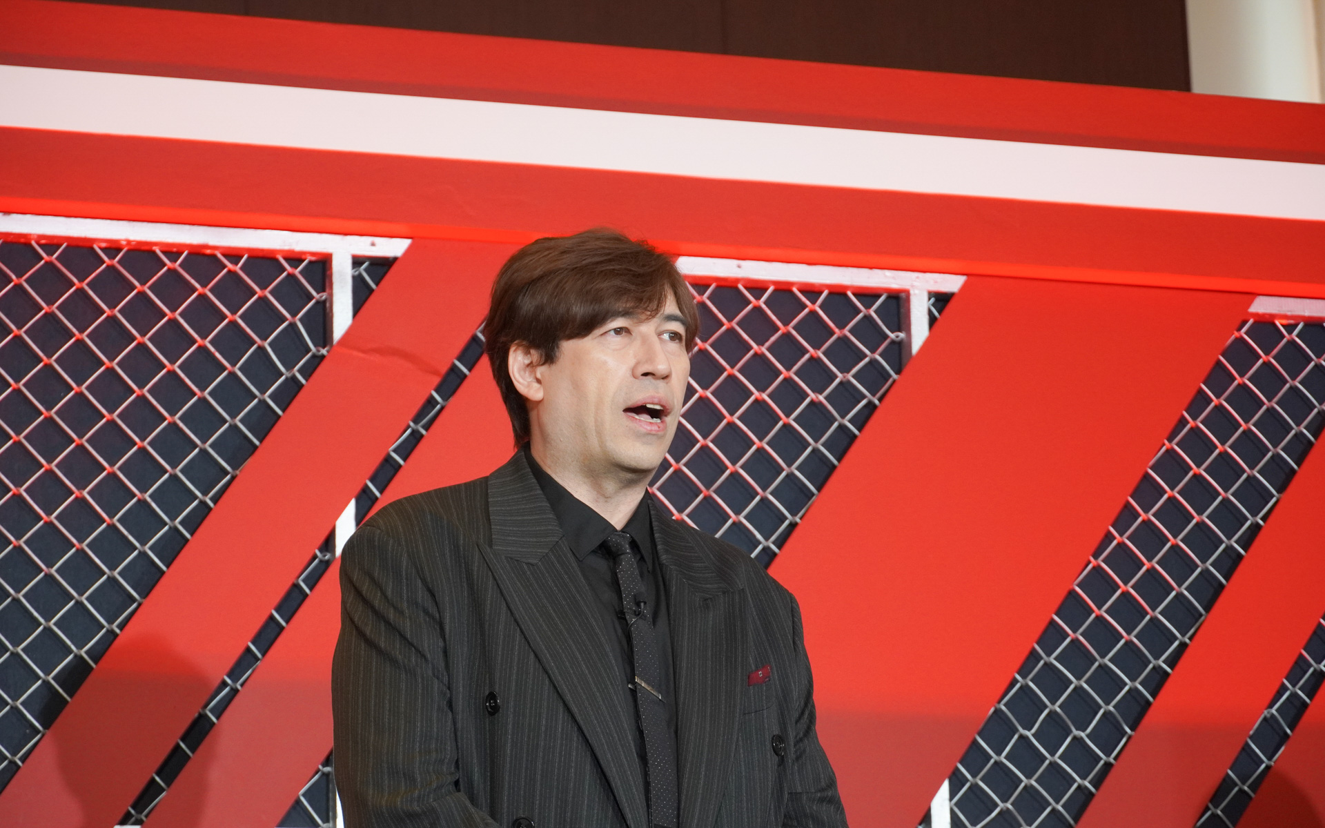 配信で実況を担当するサッシャ氏