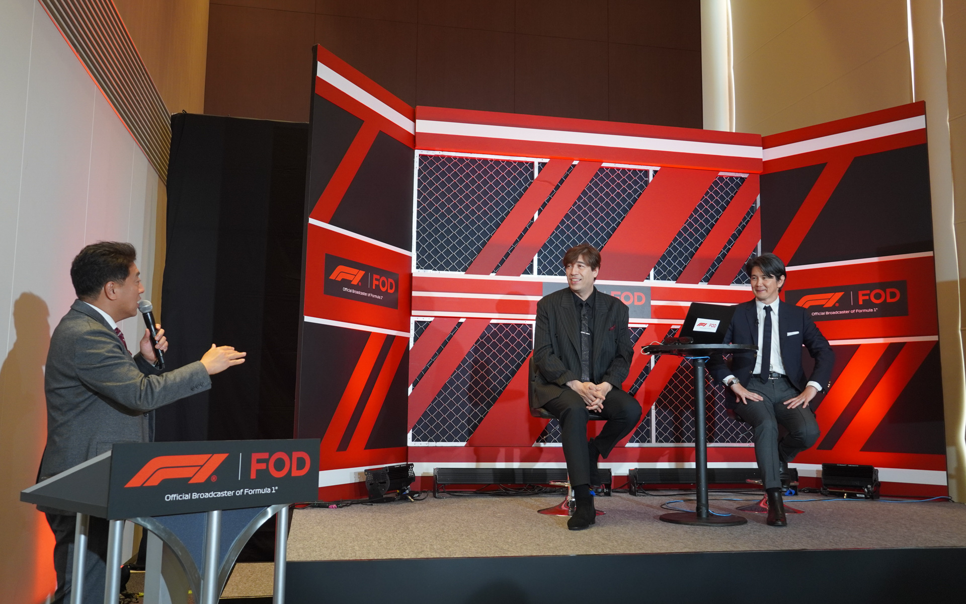 記者説明会の司会はフジテレビの佐野瑞樹アナウンサー