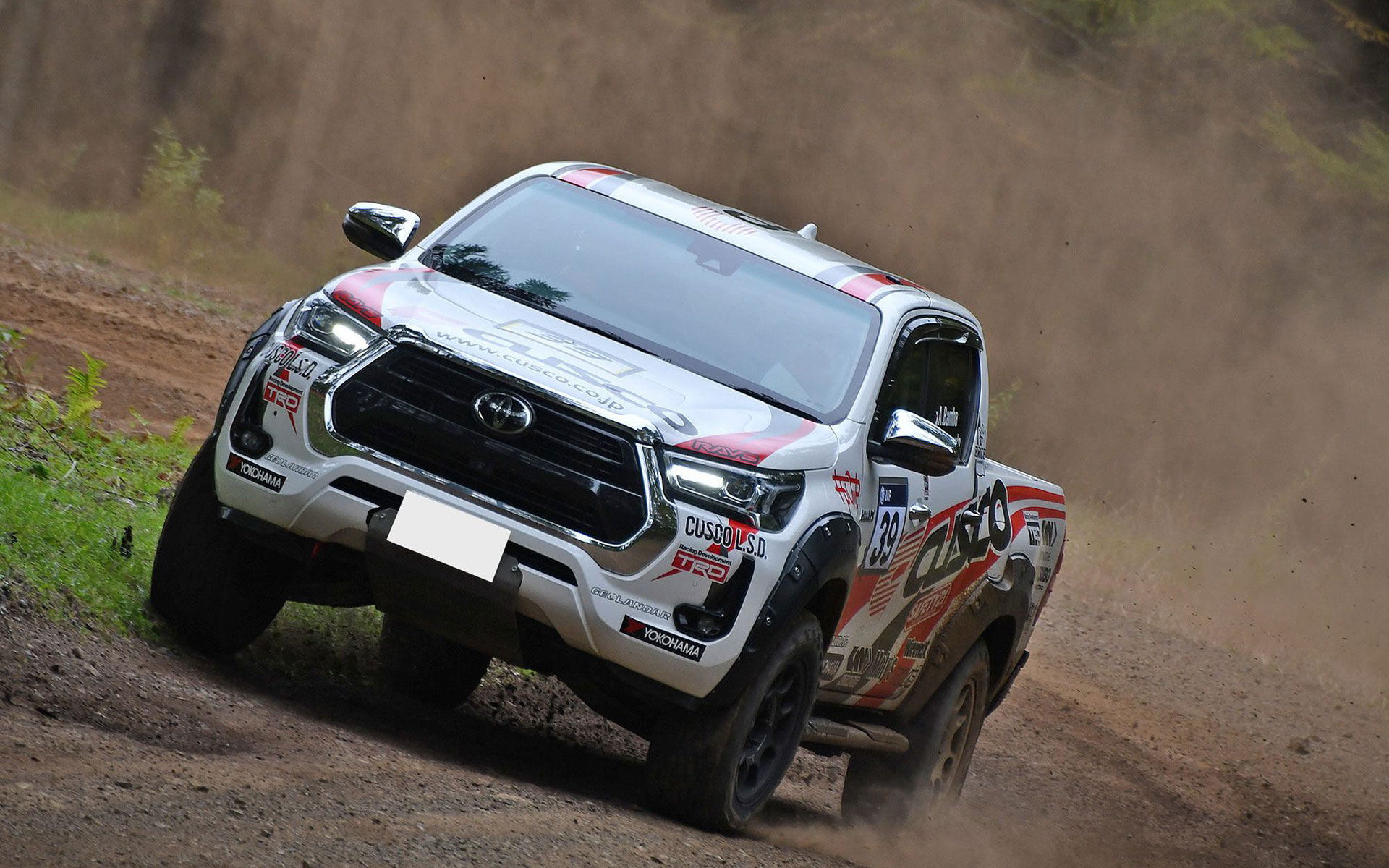 XC-2クラスでシリーズチャンピオンを獲得した「CUSCO YHジオランダーHILUX」（2025年）