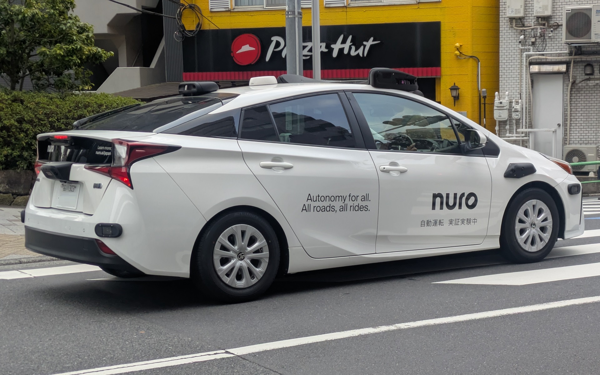 先日家の近所で見かけた自動運転実証実験車