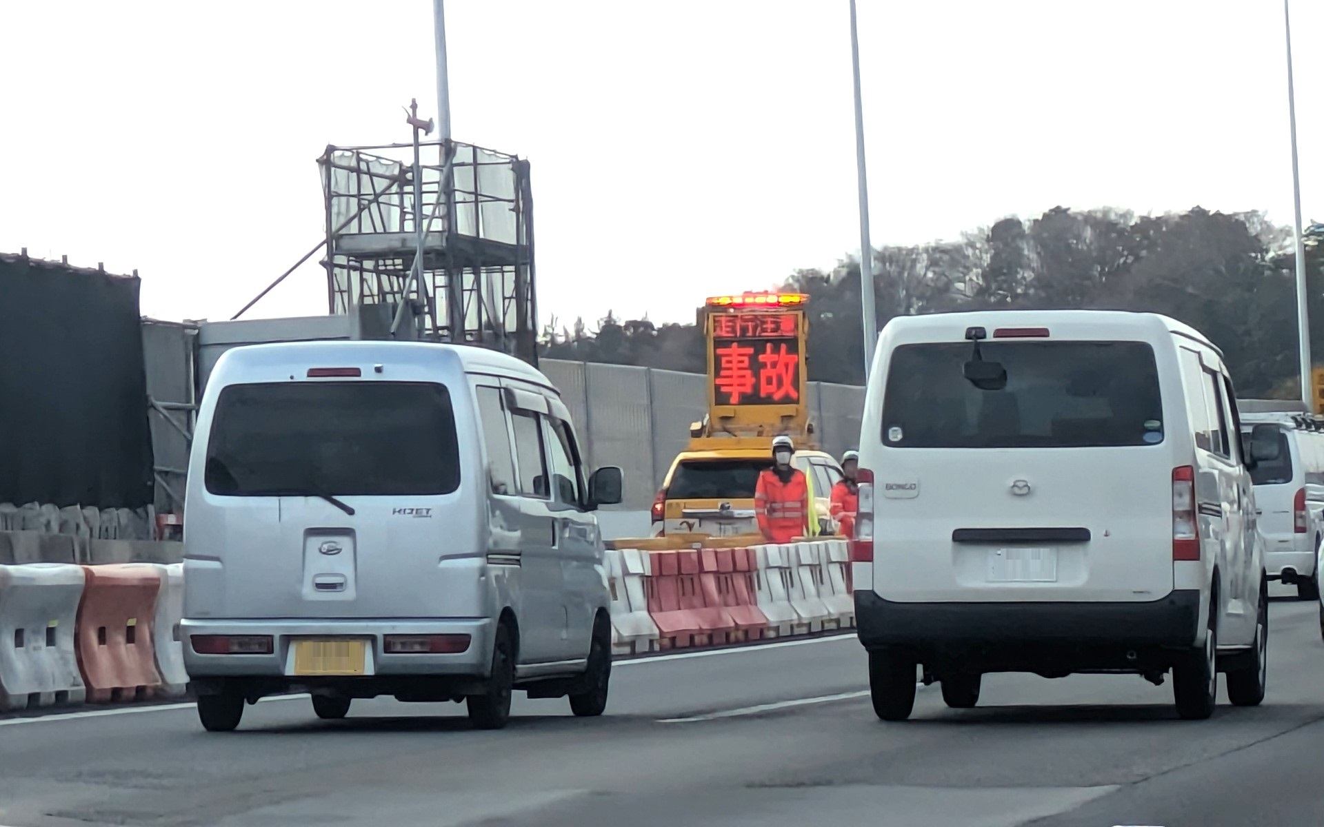 本文とは関係ありませんが、先日取材に向けての移動中に東名高速で事故があり、見物渋滞に巻き込まれました。大勢の人が時間をロスしてしまうので、みなさん事故のないように気を付けましょ～う