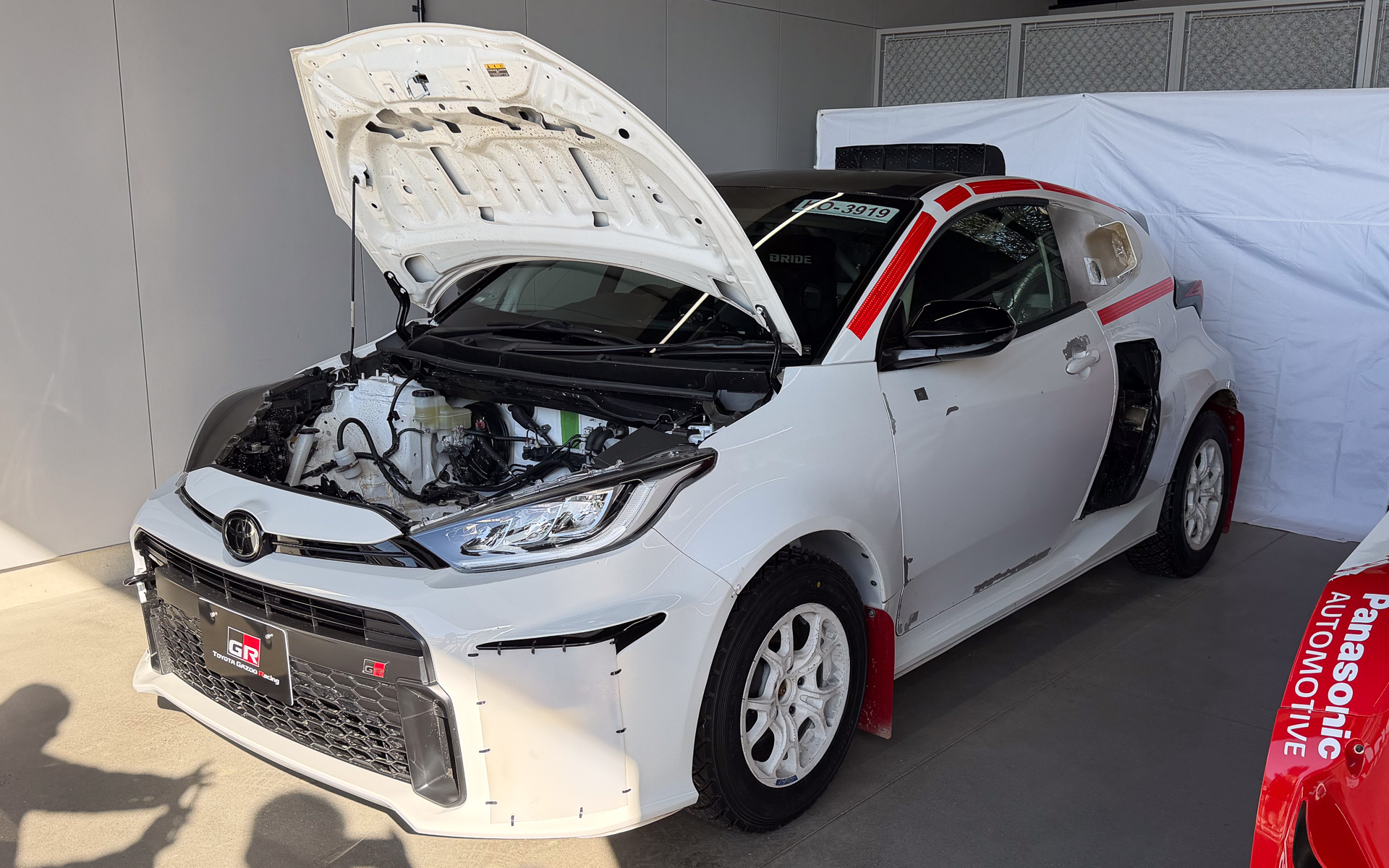 トヨタ自動車が開発中のミッドシップ4WDマシン「GRヤリス Mコンセプト」。これはGRヤリスと同じ1.6リッターターボエンジン搭載の初号機で、ラリー仕様。サーキット仕様はバージョン2として、新開発「G20型」4気筒2.0リッターターボを搭載し、スーパー耐久に参戦している