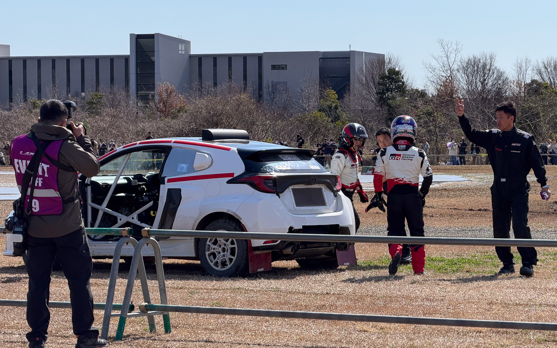 ミッドシップラリーマシン「GRヤリス Mコンセプト」は、トヨタ豊田章男会長と勝田貴元選手が交互にデモラン。ダート路面でのデータ取りを行なっていたようだ