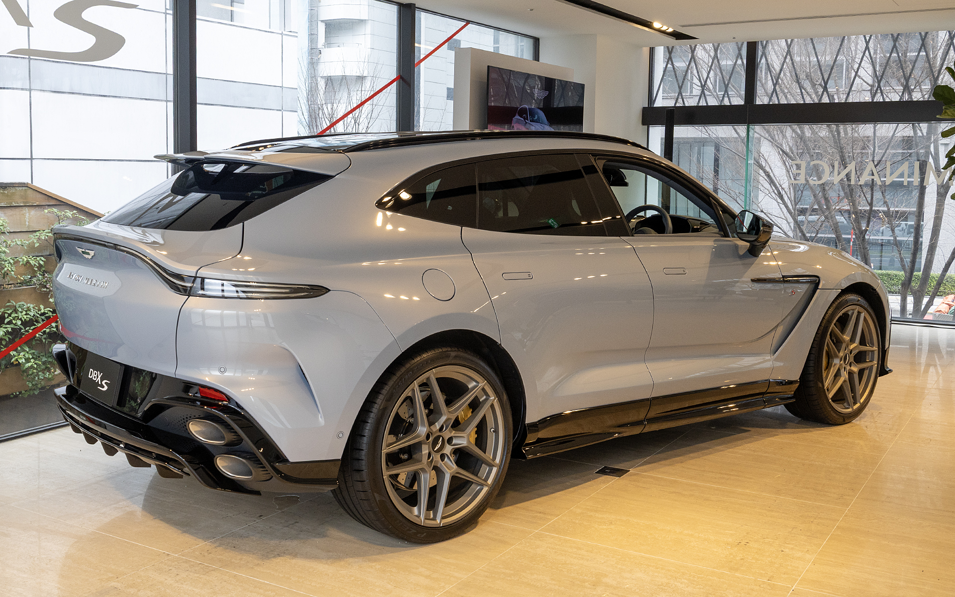 最高出力727PS、最大トルク900Nm。大柄だが軽量化をかなり意識したモデル