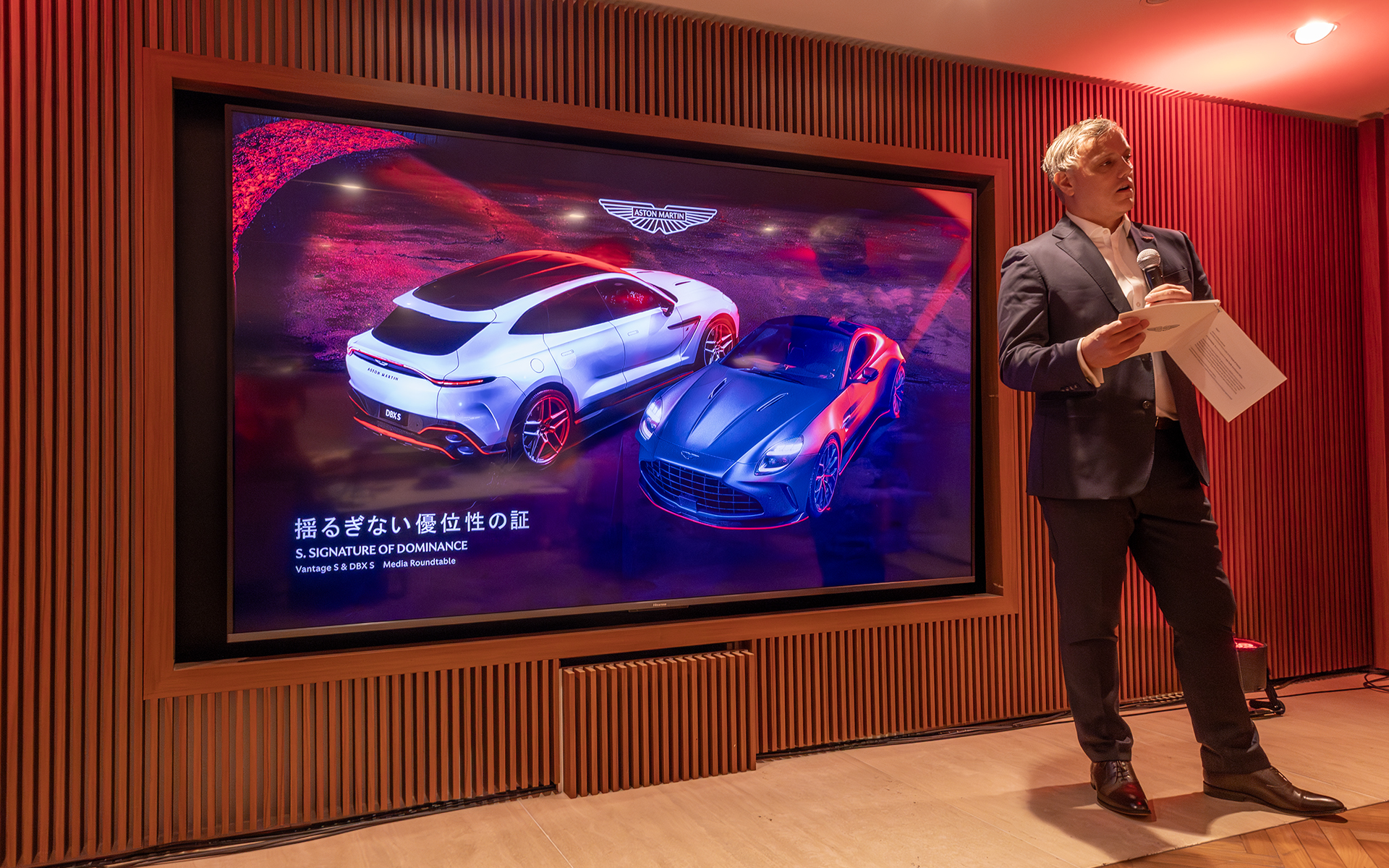 最初はAPAC担当 リージョナルプレジデントのカール・ベイリス氏より、ウェルカムメッセージとして挨拶と車両の概要が語れた