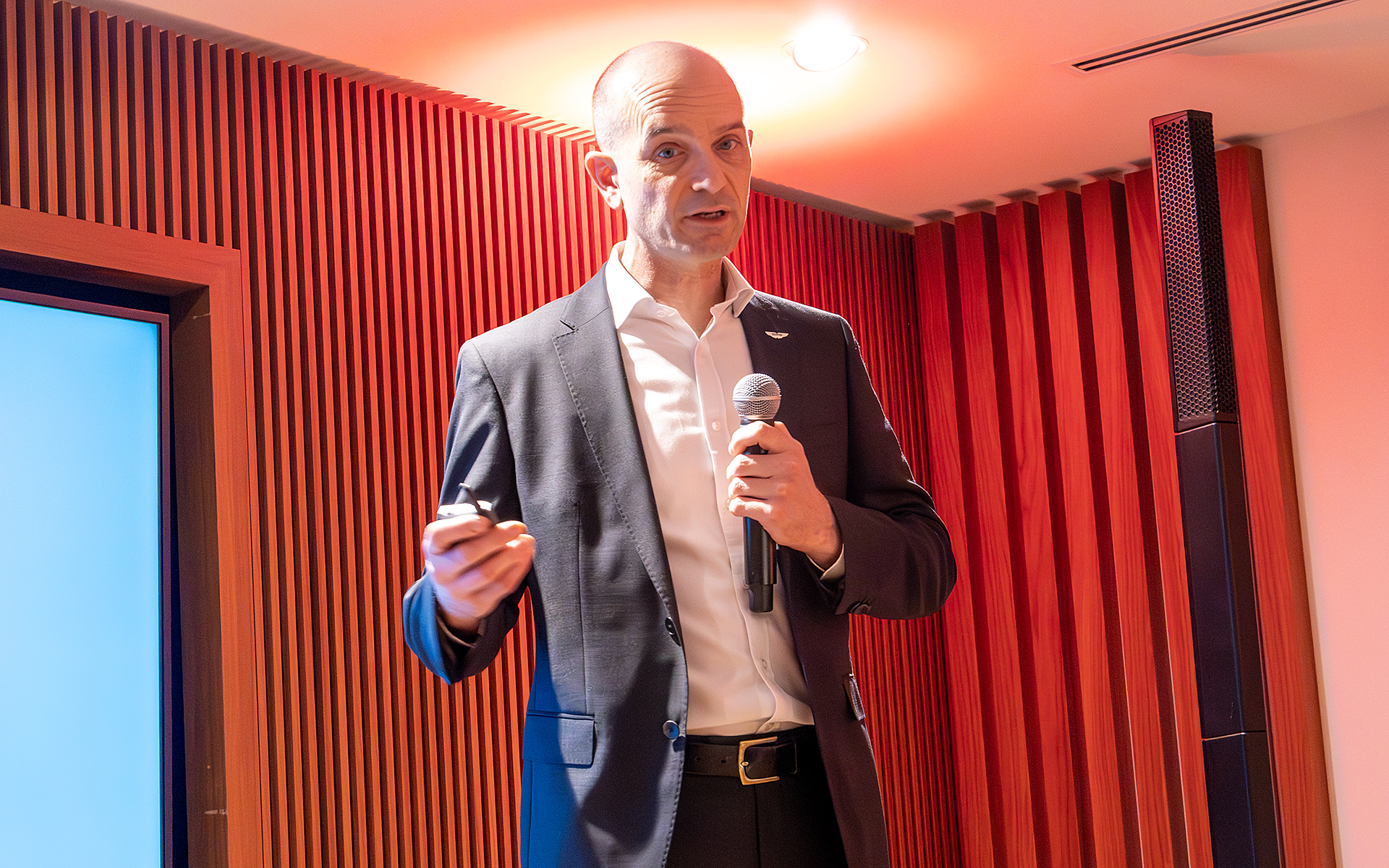 アストンマーティン プロダクトマネジメント責任者のニール・ヒューズ氏