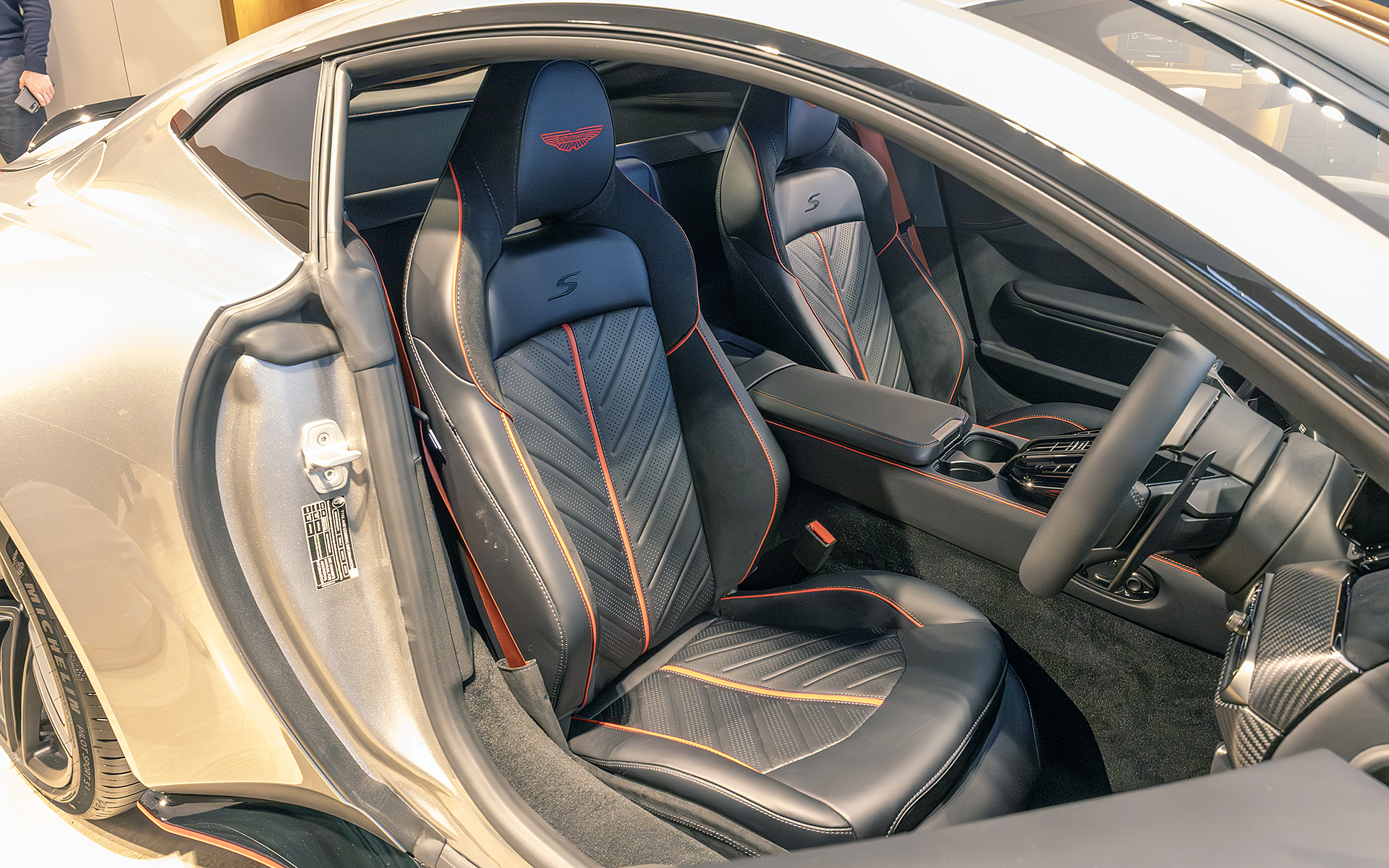 ヴァンテージSのインテリア