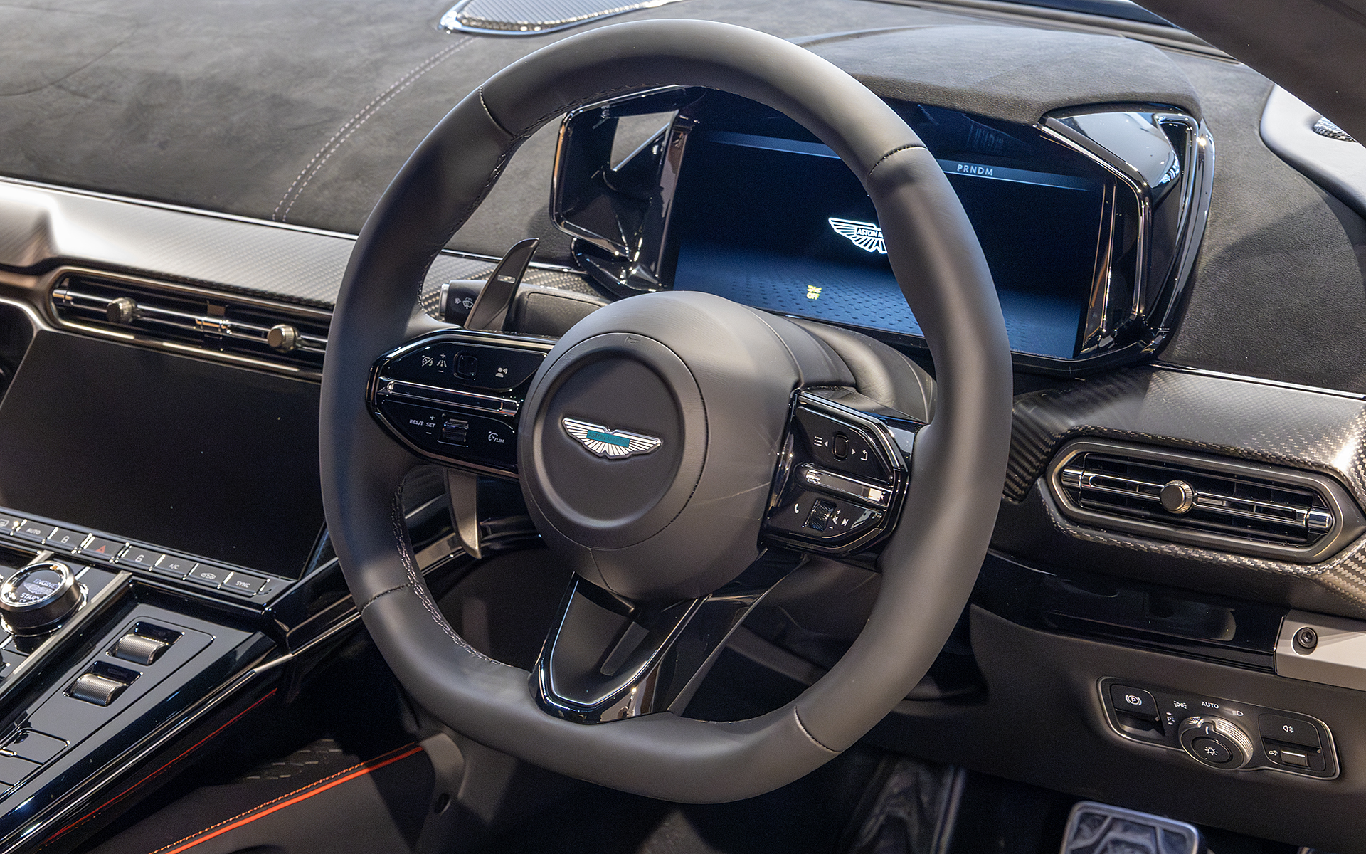 ステアリングまわり