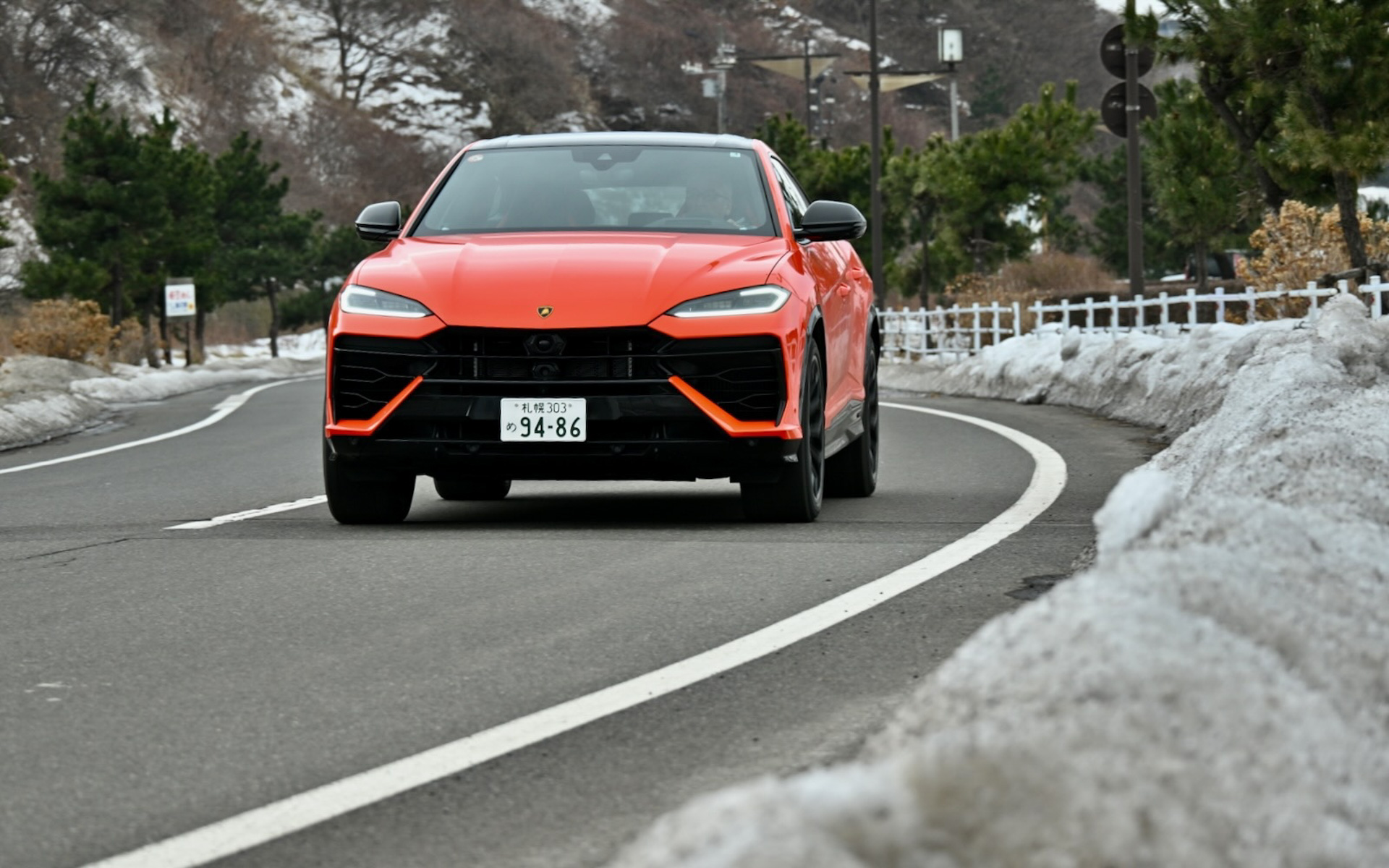 ちょっとだけ乗ったウルスSEの乗り心地の良さと静かさには驚かされた。しかも速い