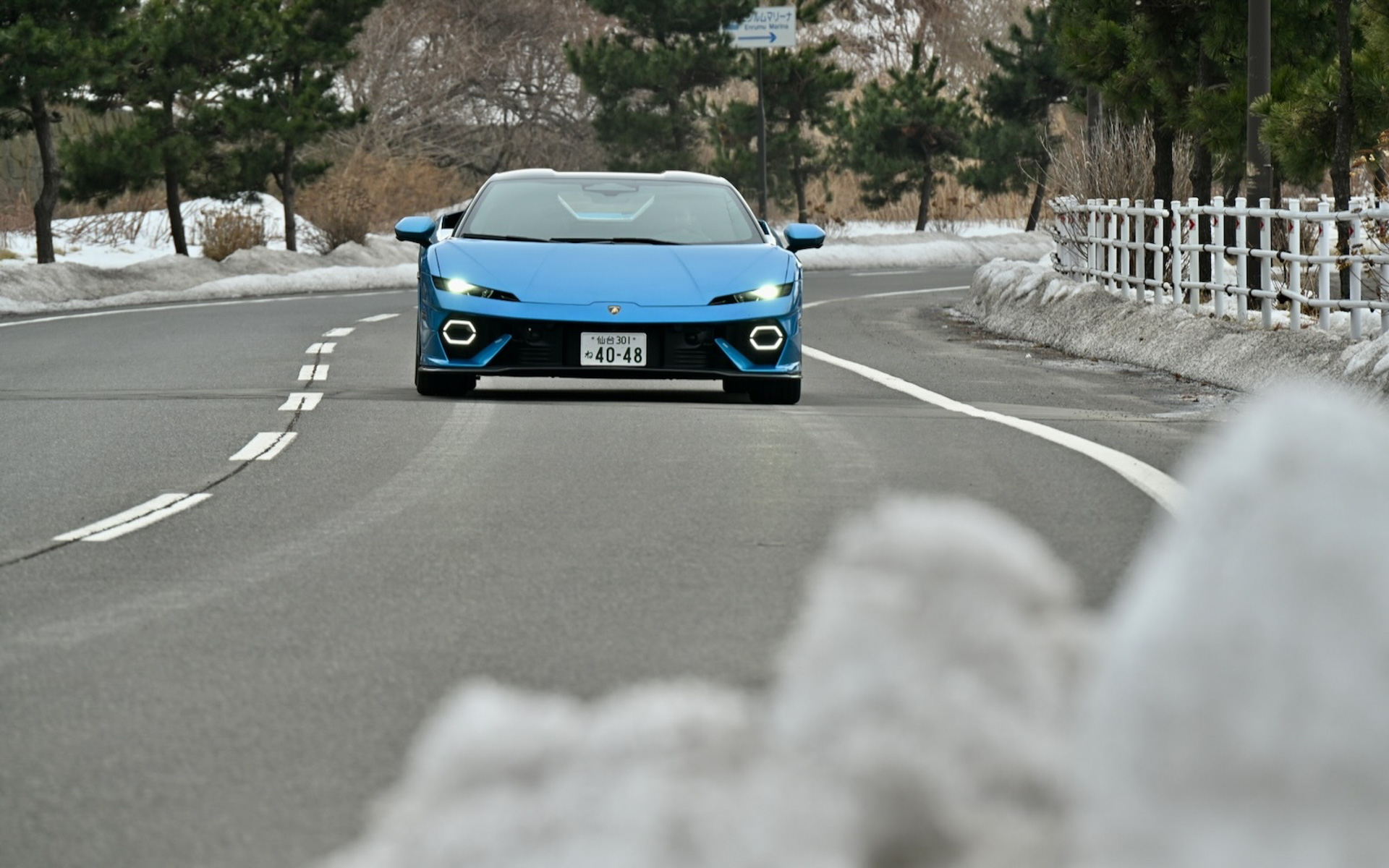 室蘭港近くの一般道を走行するテメラリオ